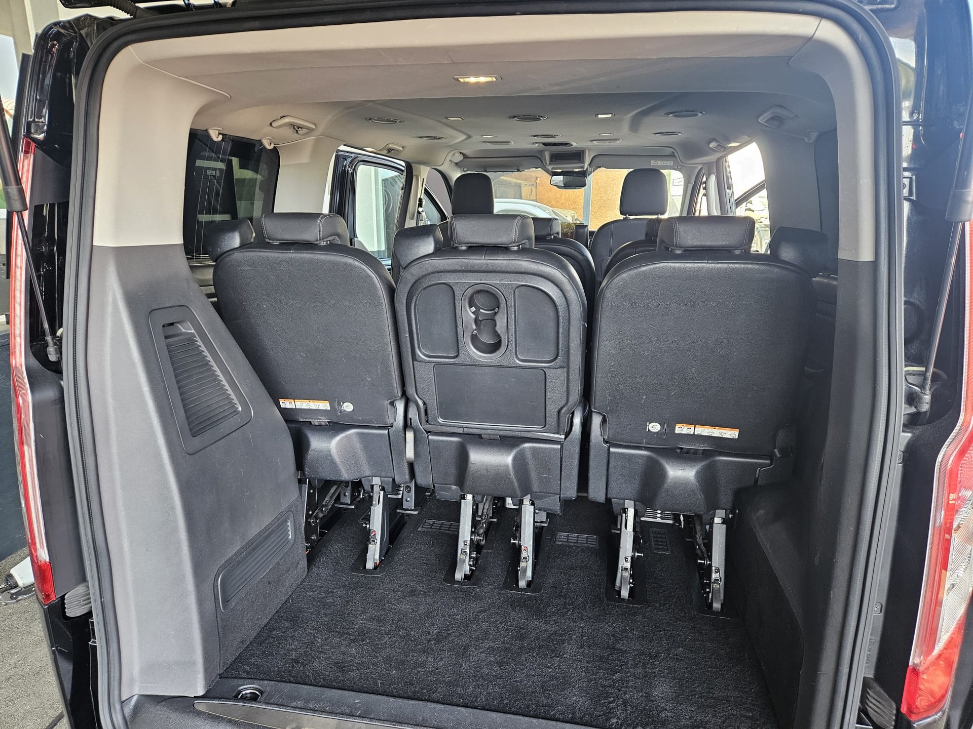 FORD Tourneo Custom 320 L1H1 Titanium A-image-10