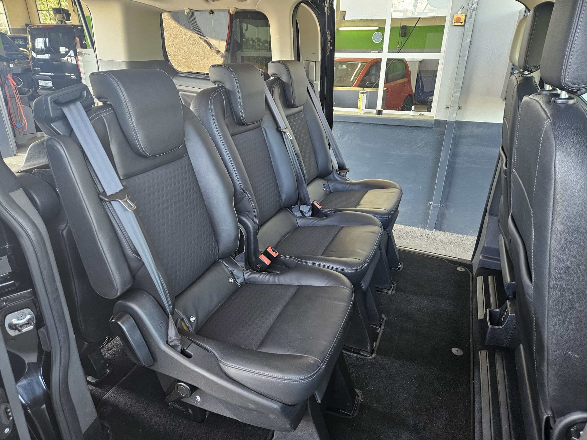 FORD Tourneo Custom 320 L1H1 Titanium A-image-9