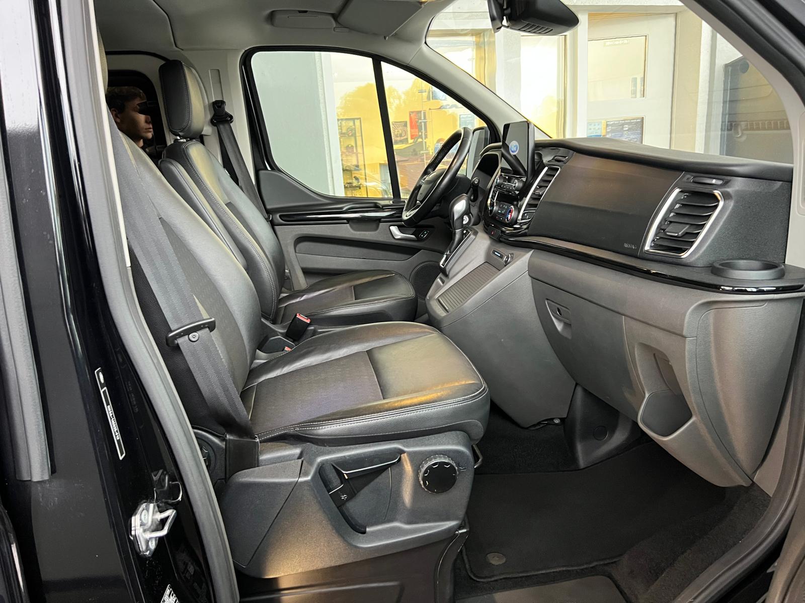 FORD Tourneo Custom 320 L1H1 Titanium A-image-11
