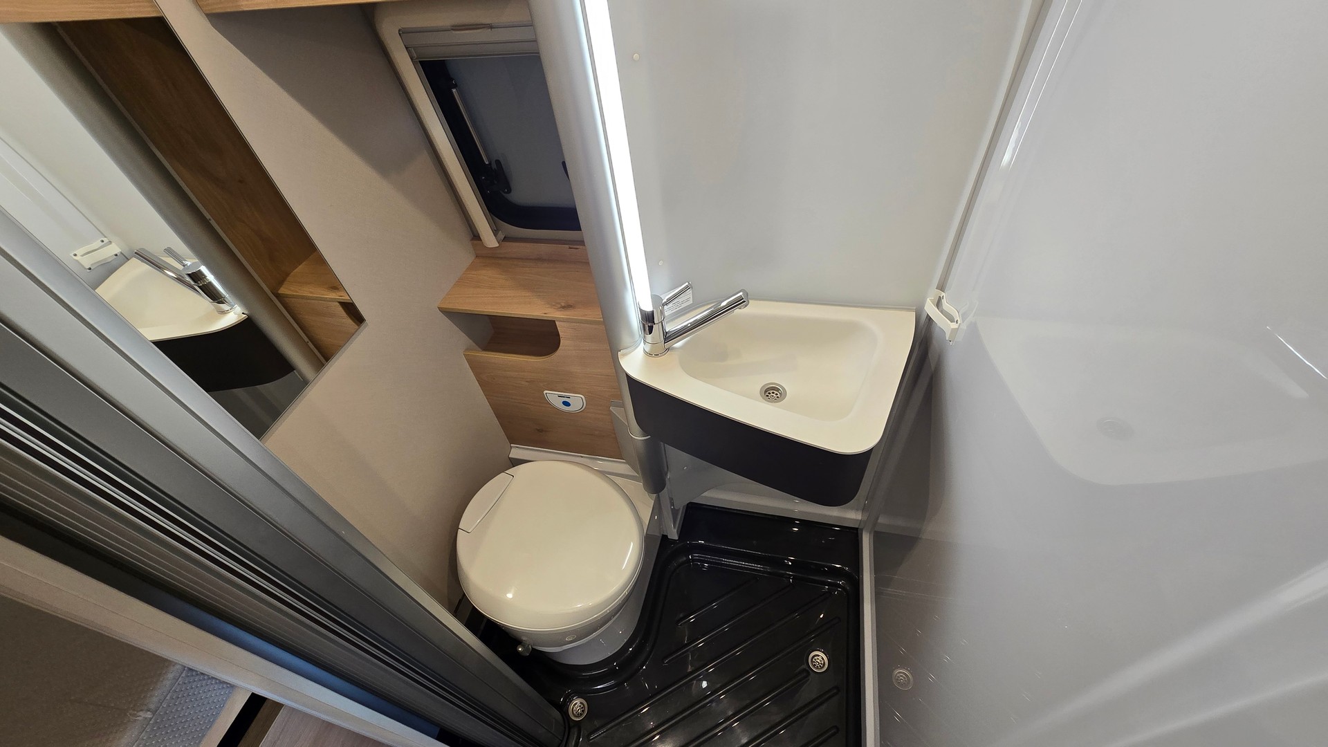 DETHLEFFS Globetrail 600 / Peugeot Boxer 2.2BlueHdi 140PS-image-14
