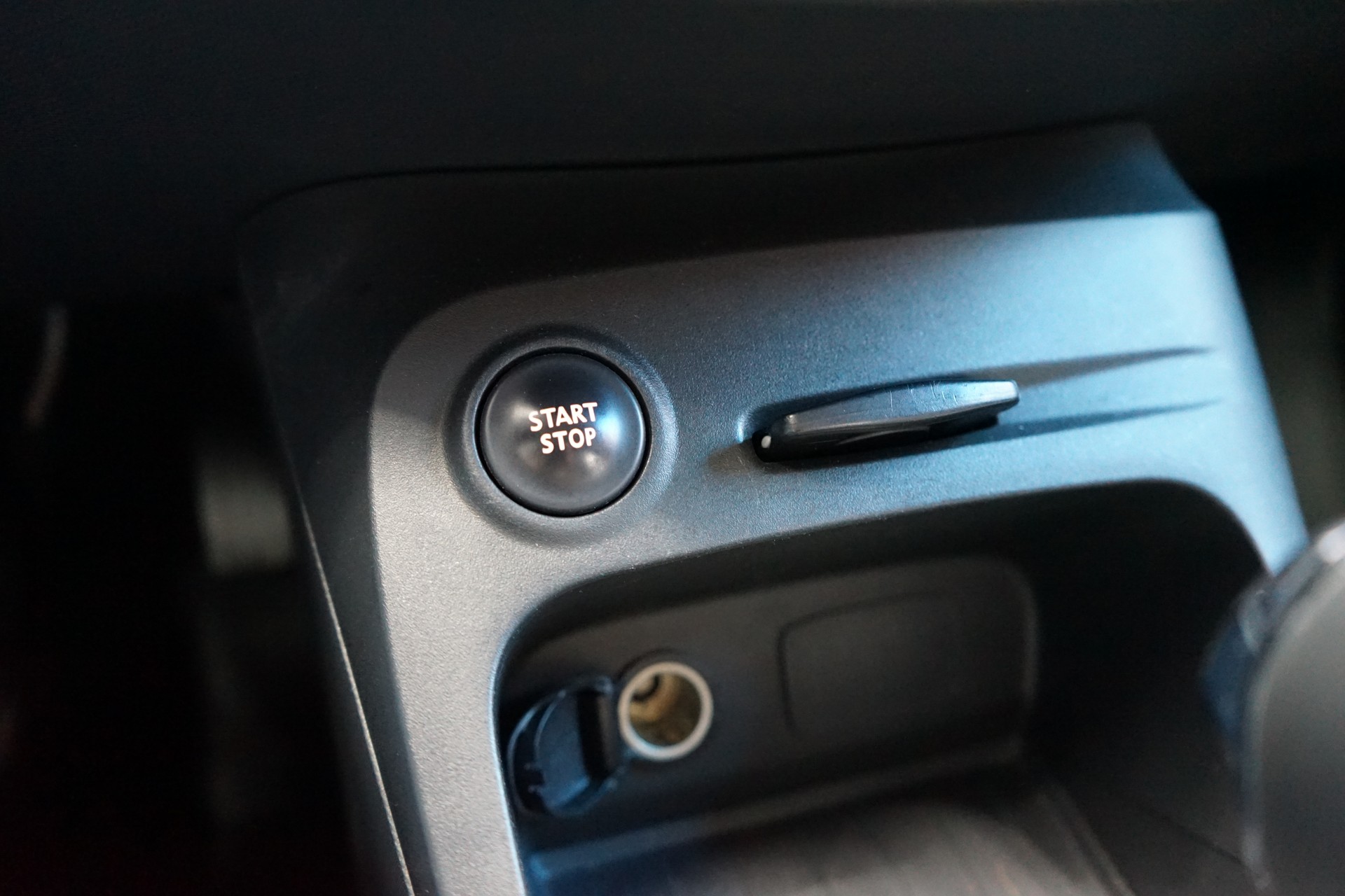 RENAULT Captur 1.2 T 16V Dynamique EDC-image-11