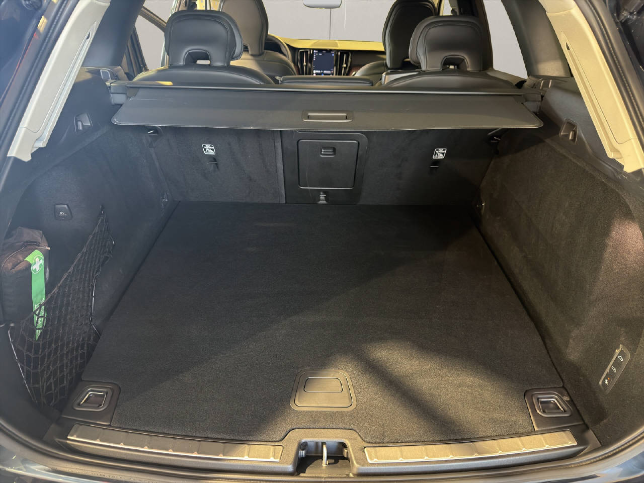 VOLVO XC60 2.0 T8 TE Ultimate Dark eAWD-image-6