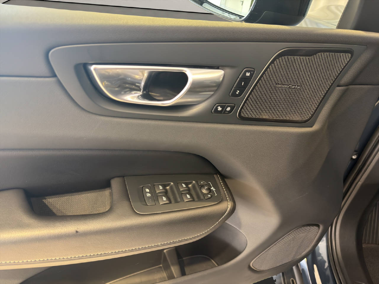 VOLVO XC60 2.0 T8 TE Ultimate Dark eAWD-image-15