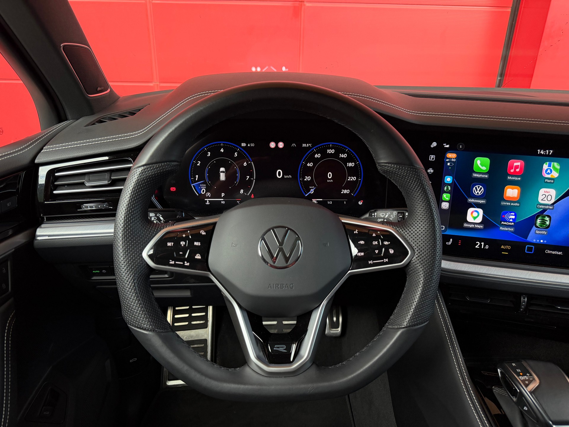 VW Touareg 3.0 TSI R-Line Tiptronic-image-9