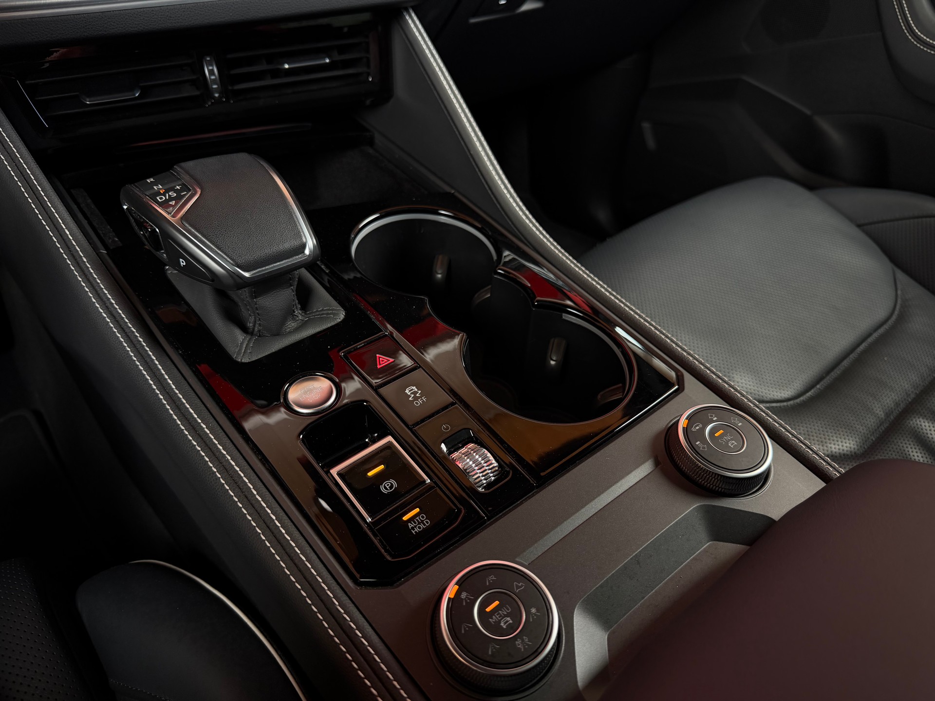 VW Touareg 3.0 TSI R-Line Tiptronic-image-11