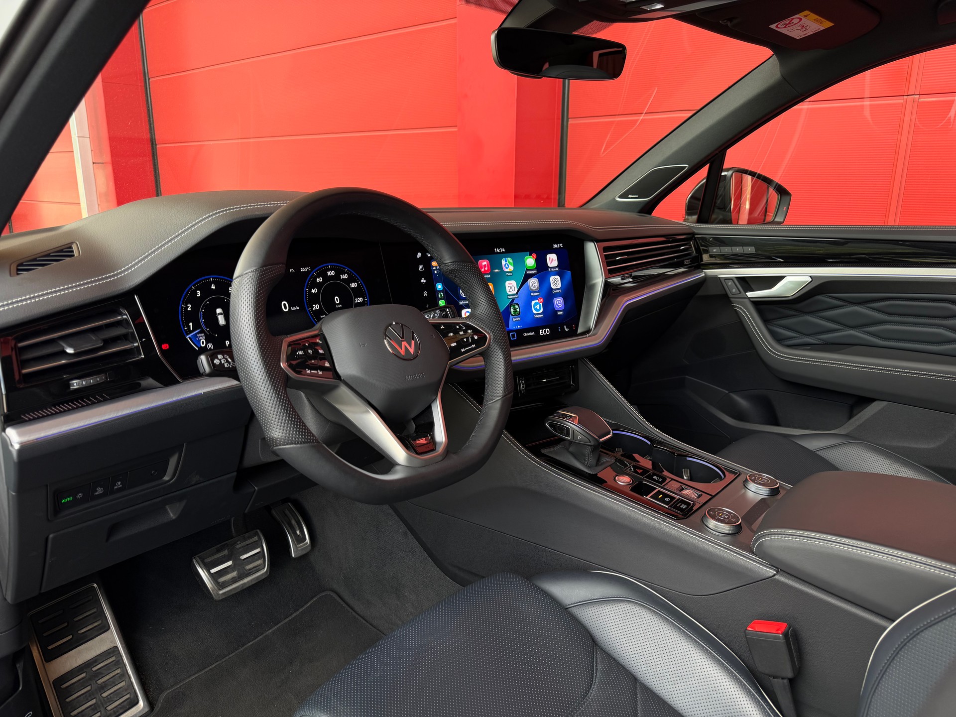 VW Touareg 3.0 TSI R-Line Tiptronic-image-7