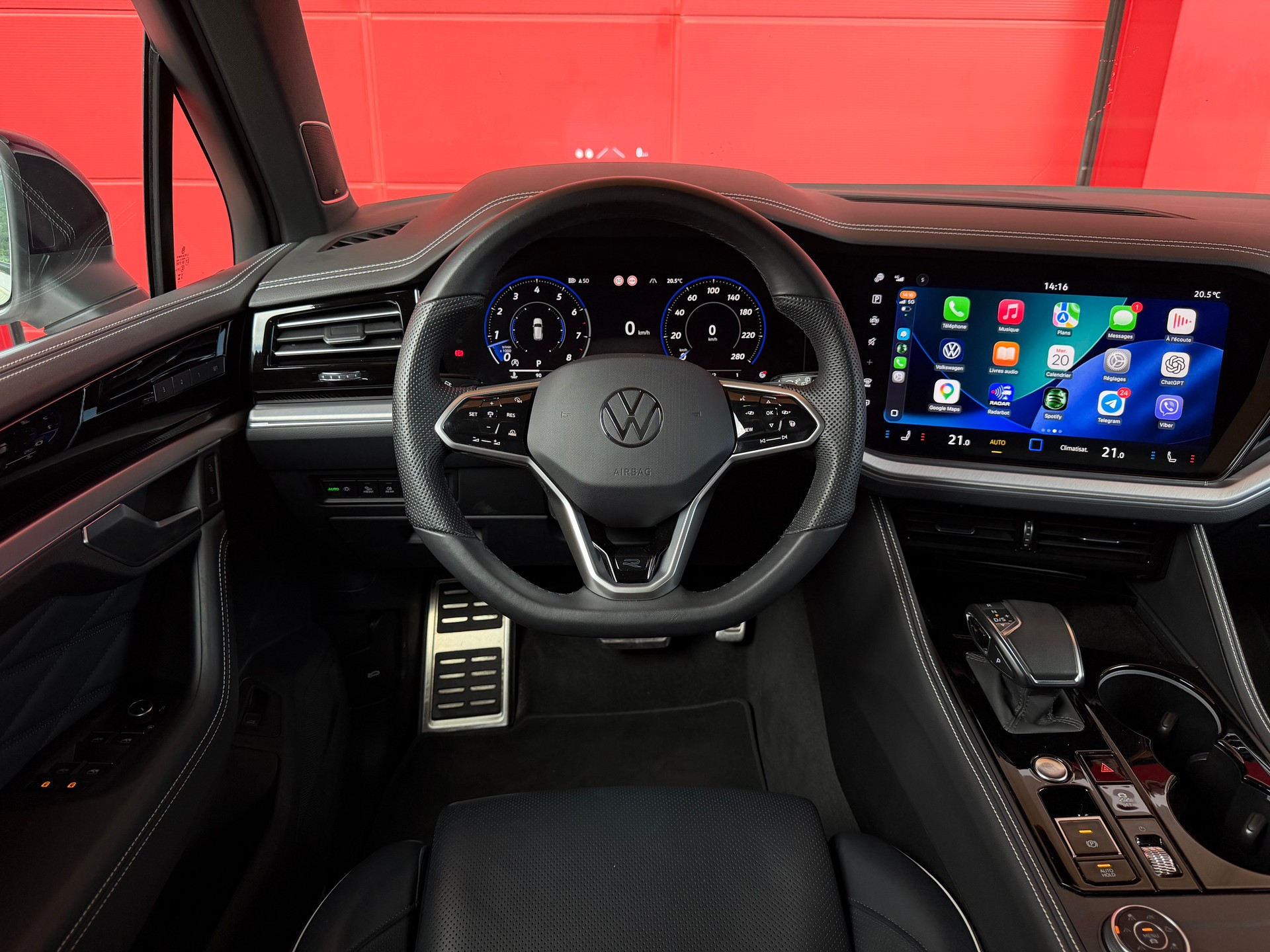 VW Touareg 3.0 TSI R-Line Tiptronic-image-8