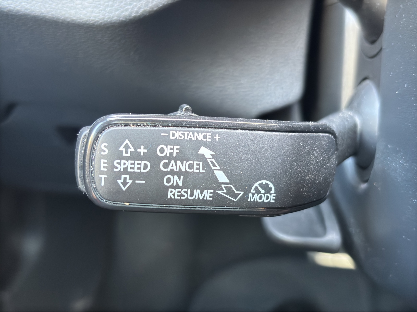 SKODA Kamiq 1.5 TSI ACT Monte Carlo DSG mit Anhängervorrichtung elektr. anklappbar & Panoramadach-image-13