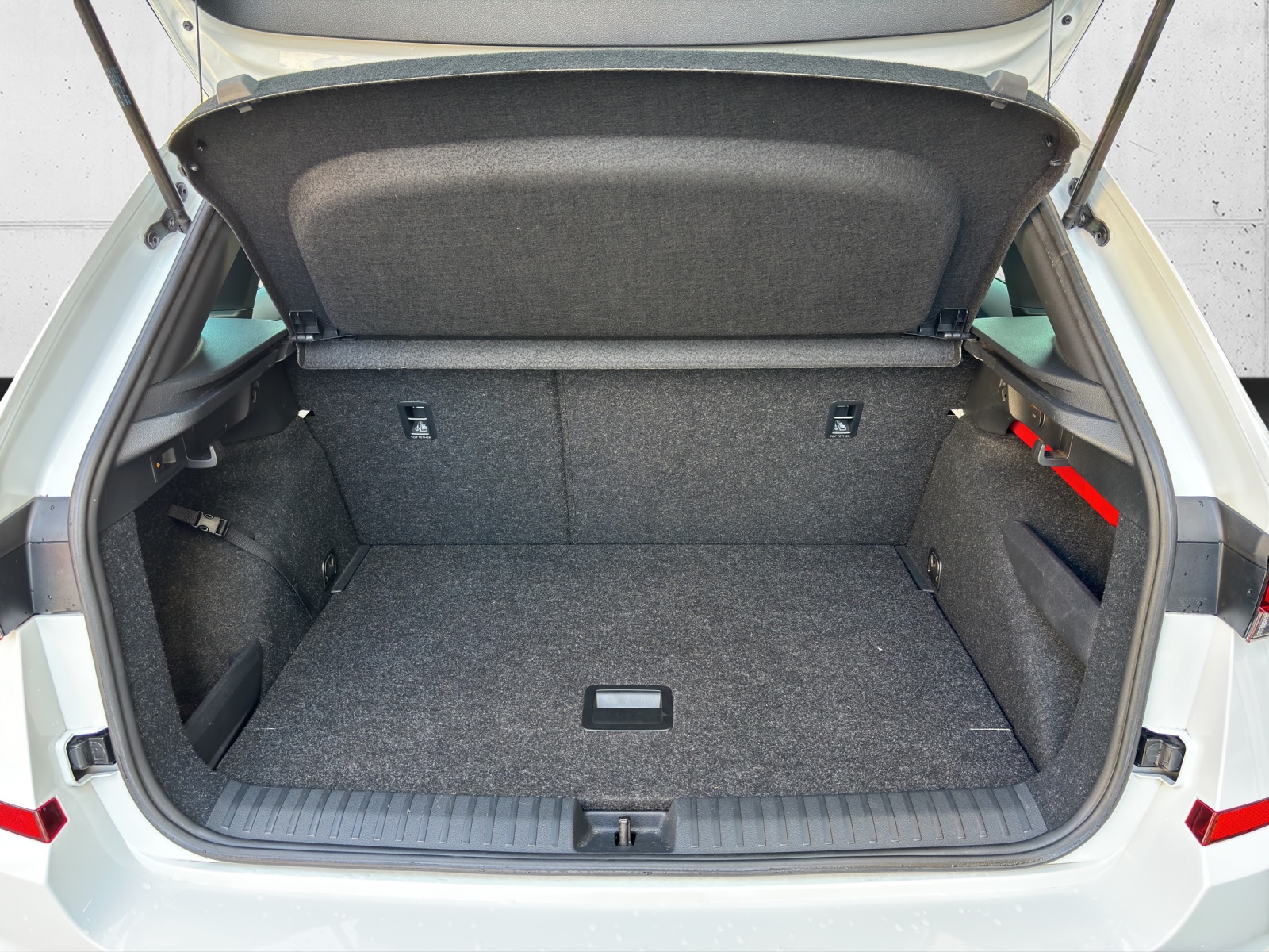 SKODA Kamiq 1.5 TSI ACT Monte Carlo DSG mit Anhängervorrichtung elektr. anklappbar & Panoramadach-image-7