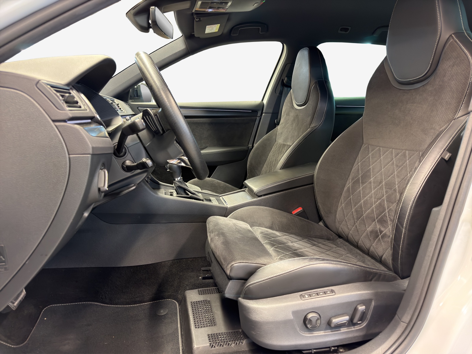 SKODA Superb 1.4 TSI Sport Line PHEV DSG-image-8