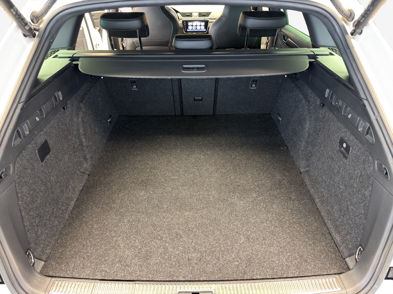 SKODA Superb 1.4 TSI Sport Line PHEV DSG-image-13