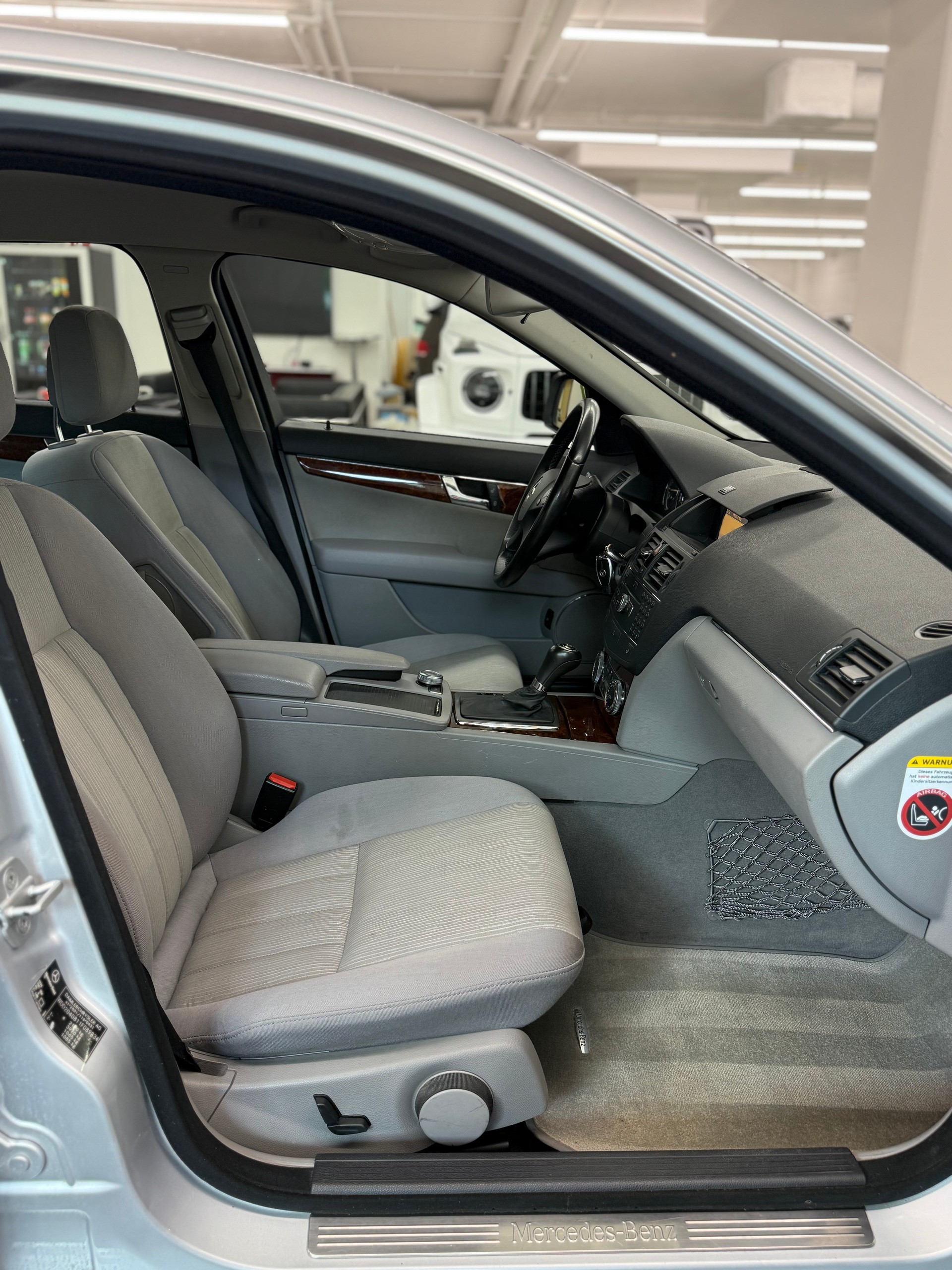 MERCEDES-BENZ C 300 (280 Classic) 4Matic 7G-Tronic-image-15