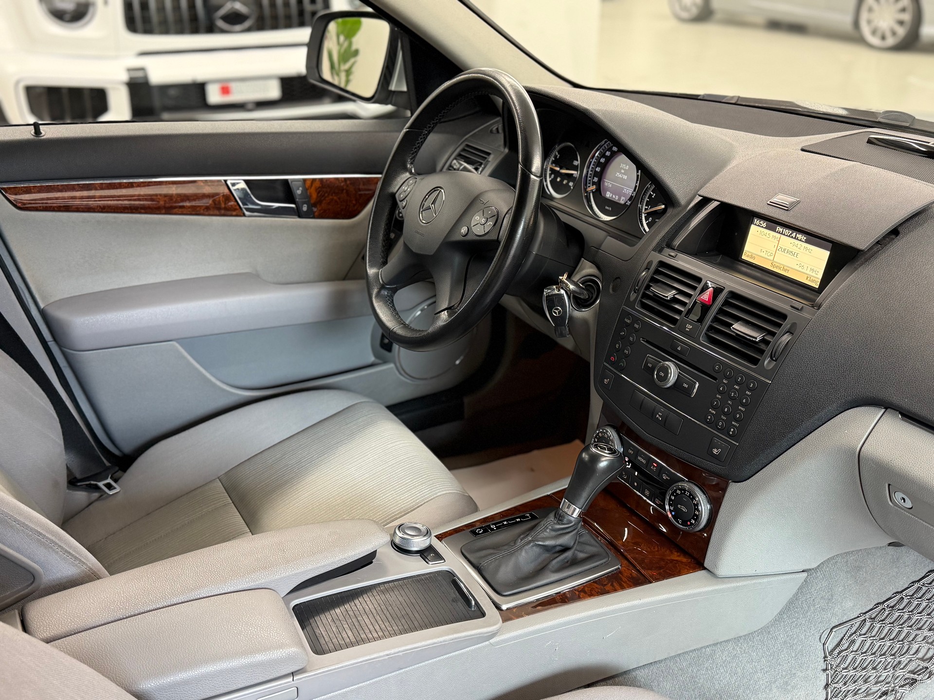 MERCEDES-BENZ C 300 (280 Classic) 4Matic 7G-Tronic-image-11