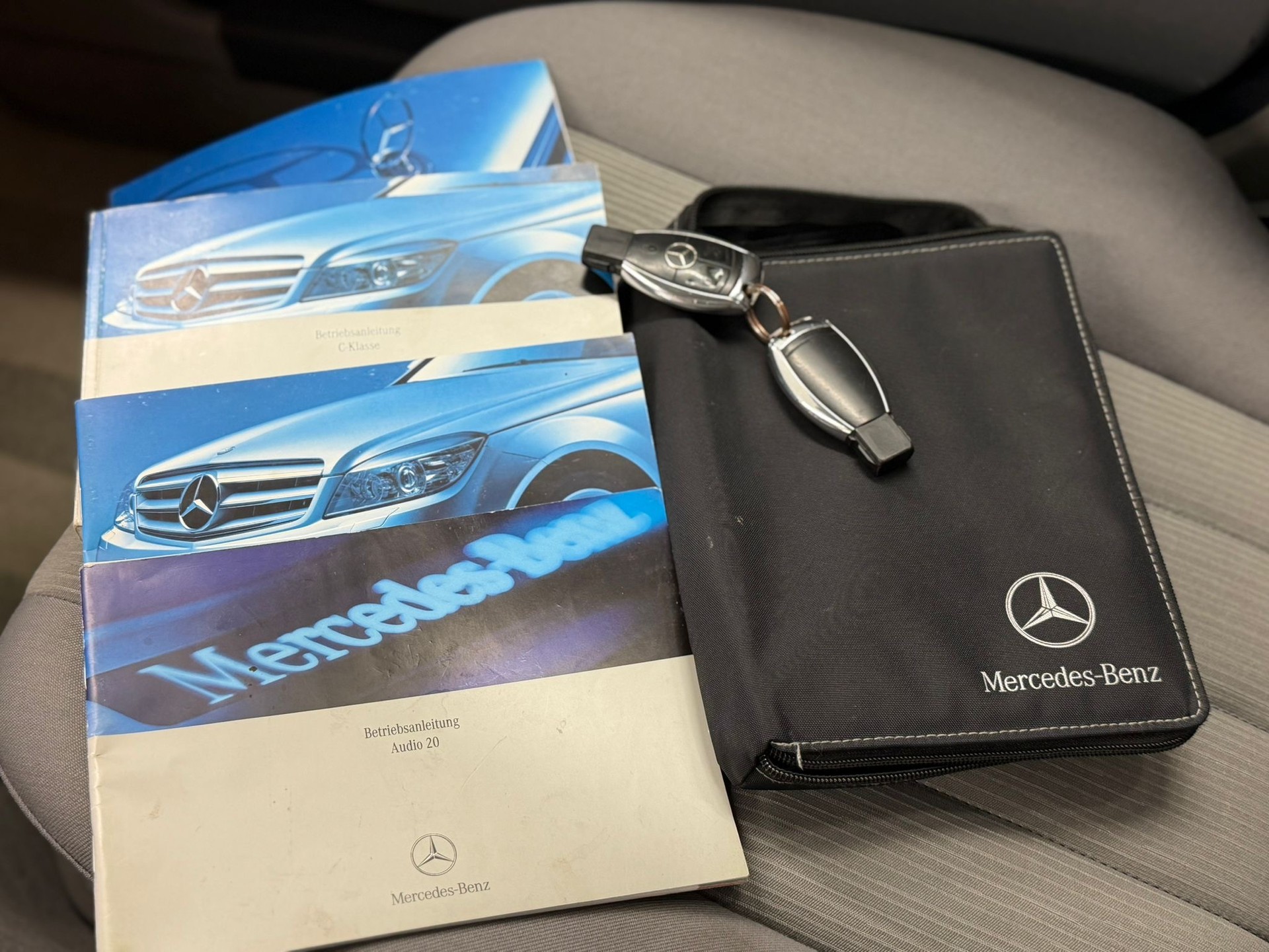 MERCEDES-BENZ C 300 (280 Classic) 4Matic 7G-Tronic-image-22
