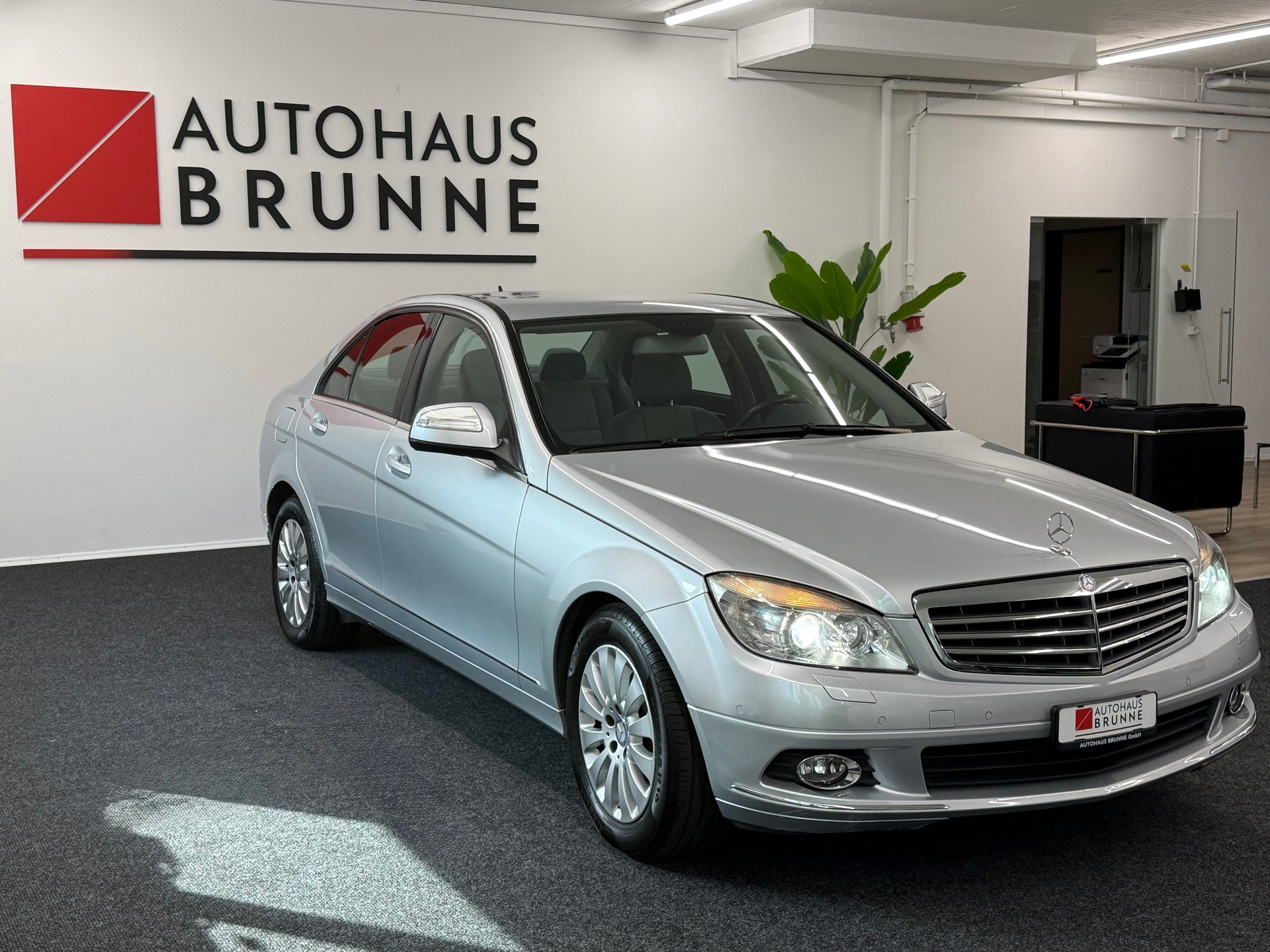 MERCEDES-BENZ C 300 (280 Classic) 4Matic 7G-Tronic-showroom-element-2