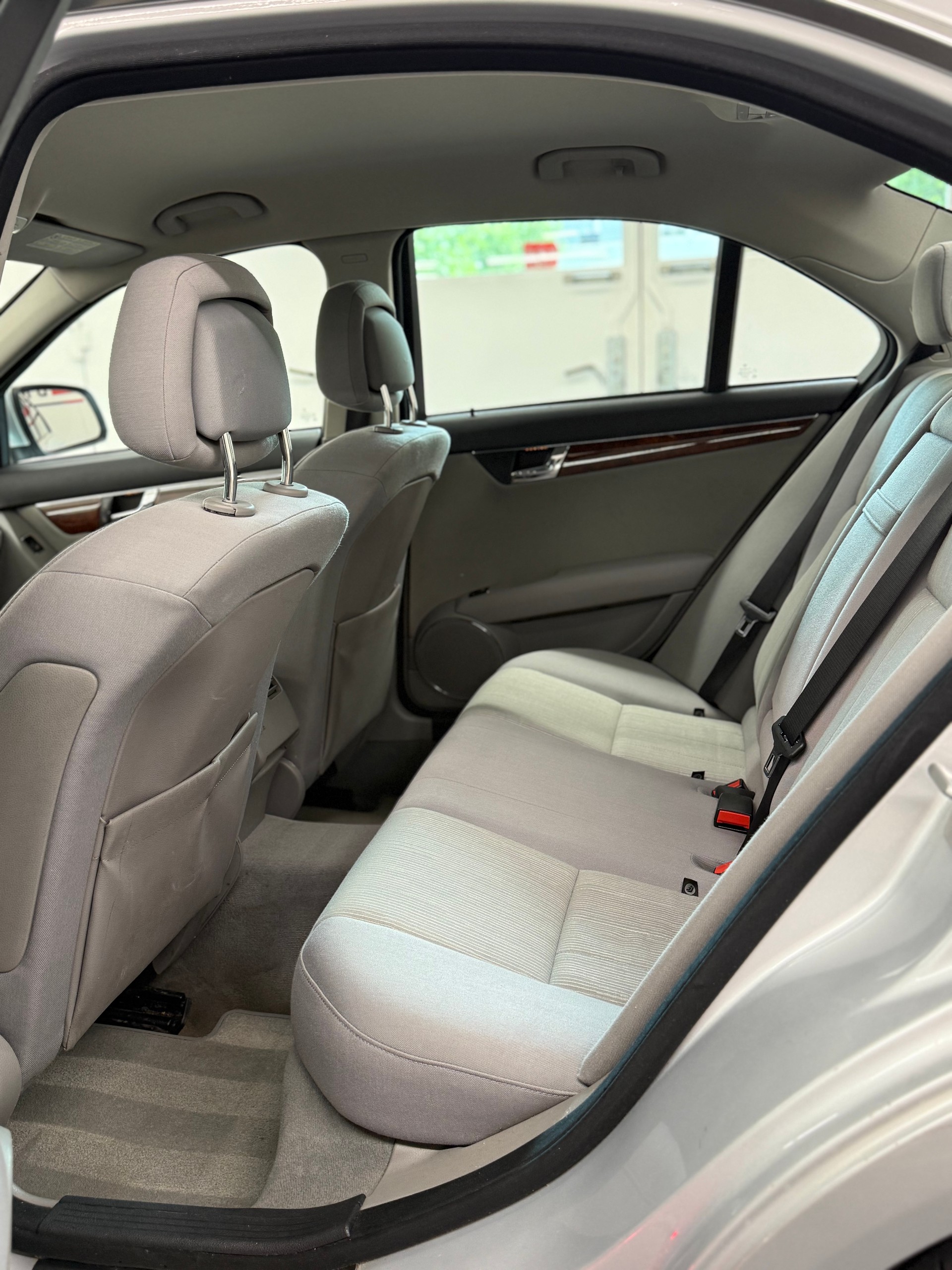 MERCEDES-BENZ C 300 (280 Classic) 4Matic 7G-Tronic-image-17