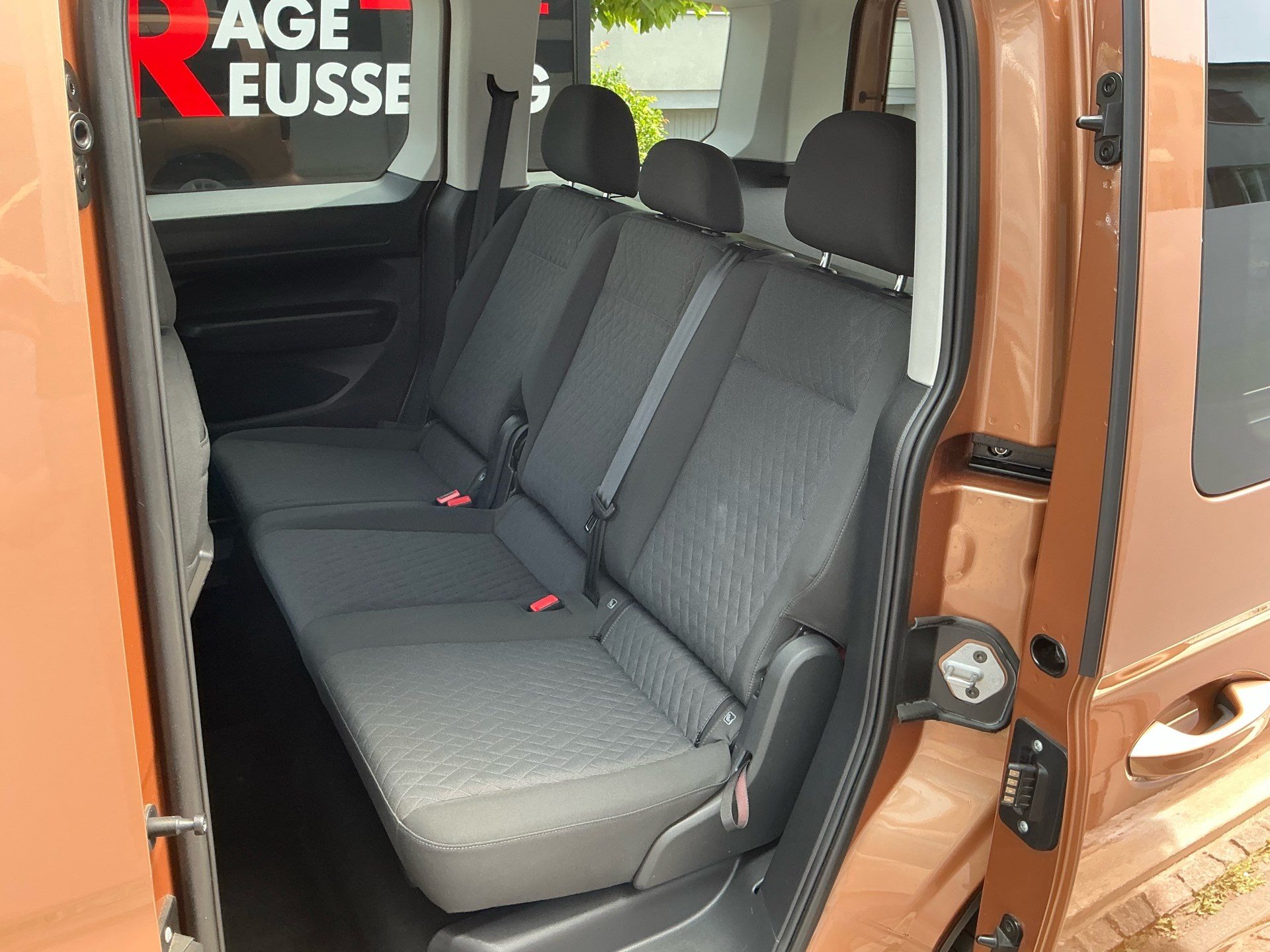 VW Caddy 2.0 TDI DSG LIFE *** NAVI DISCOVER & RÜCKFAHRKAMERA ***-image-17