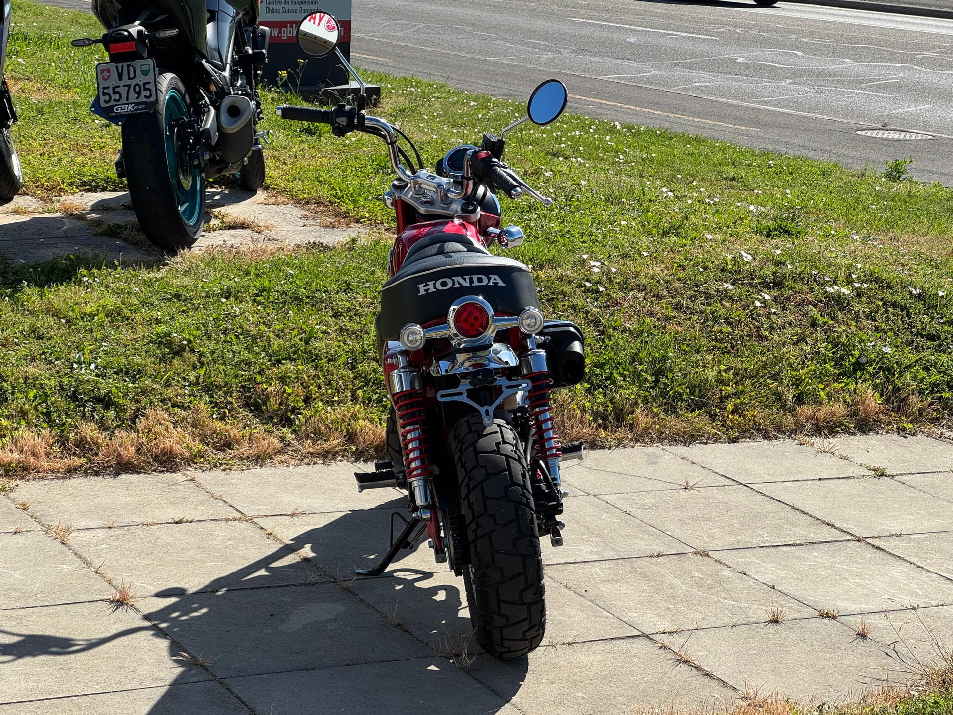 HONDA MONKEY-showroom-element-2