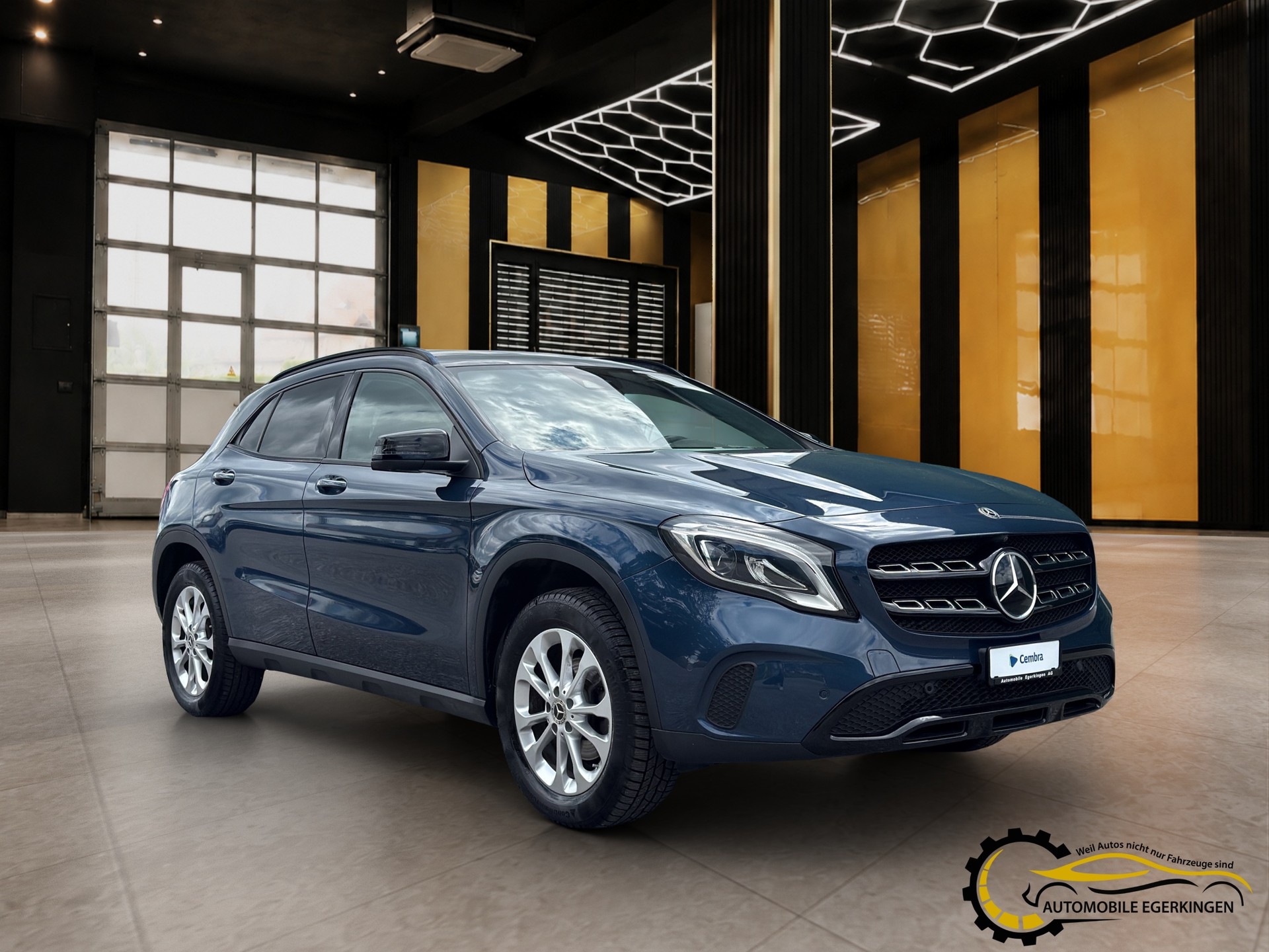 MERCEDES-BENZ GLA 200 Night Star 7G-DCT-image-2