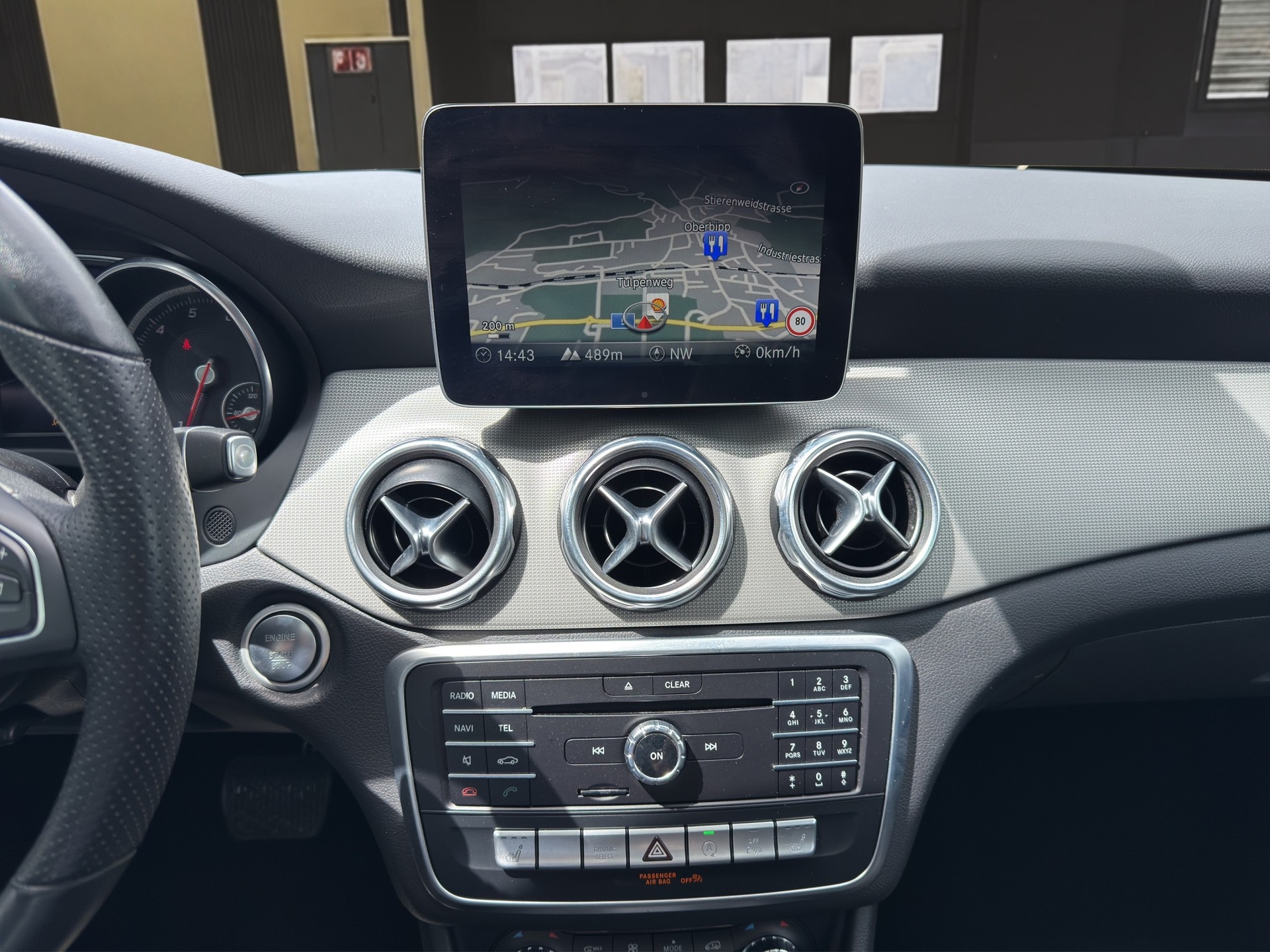 MERCEDES-BENZ GLA 200 Night Star 7G-DCT-image-15