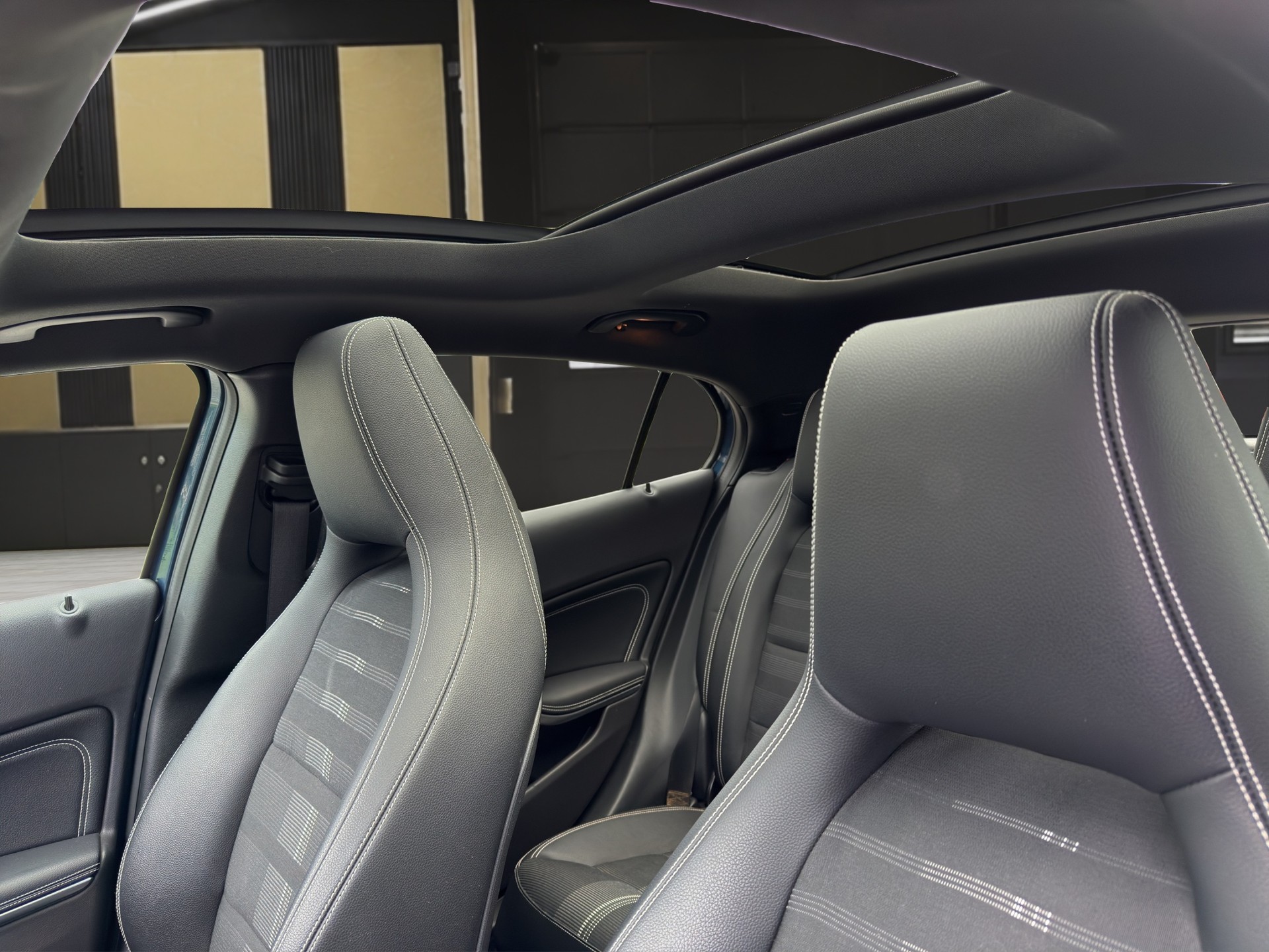 MERCEDES-BENZ GLA 200 Night Star 7G-DCT-image-12
