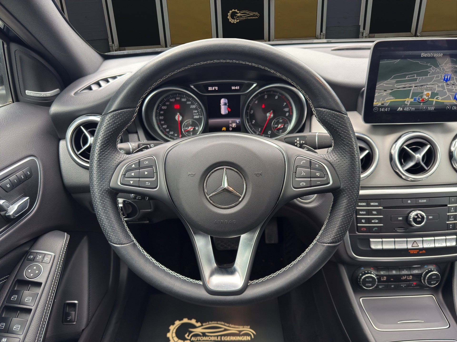 MERCEDES-BENZ GLA 200 Night Star 7G-DCT-image-12