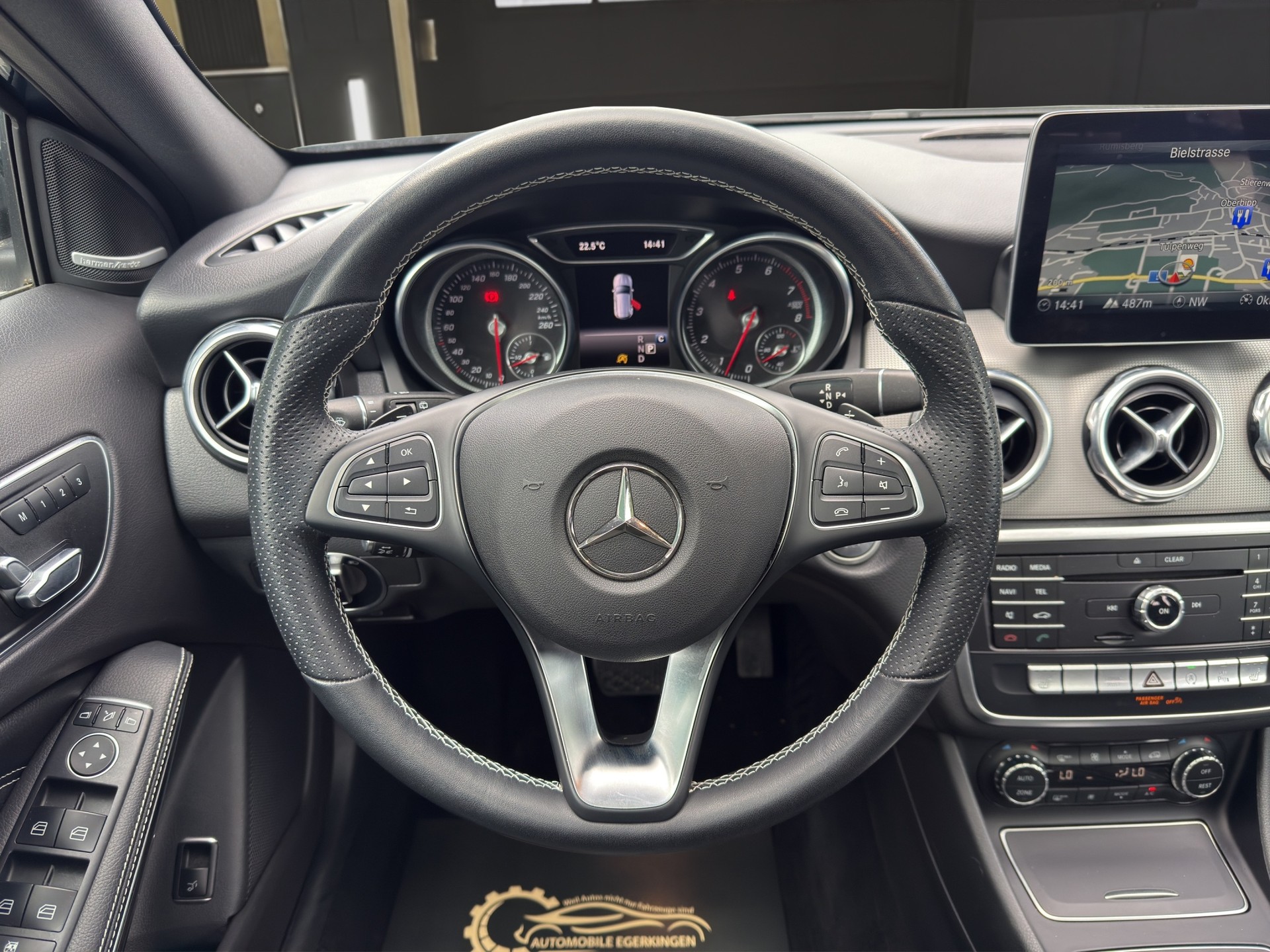 MERCEDES-BENZ GLA 200 Night Star 7G-DCT-image-11