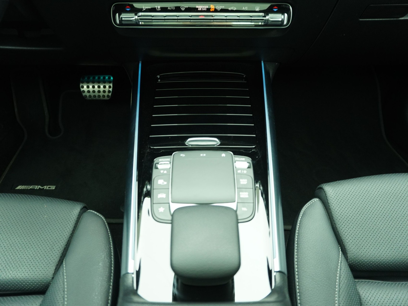 MERCEDES-BENZ EQA 250 AMG Line-image-17