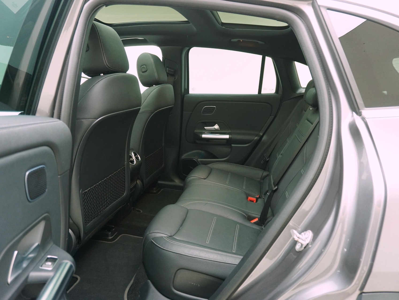 MERCEDES-BENZ EQA 250 AMG Line-image-12