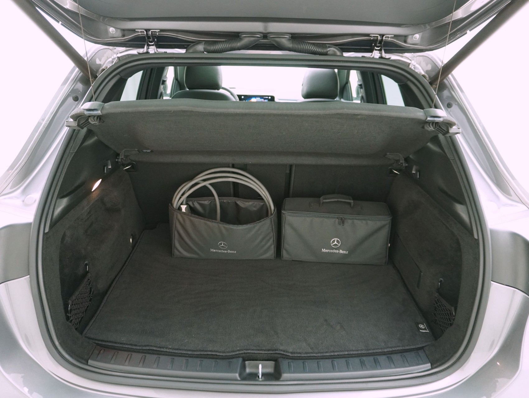 MERCEDES-BENZ EQA 250 AMG Line-image-13