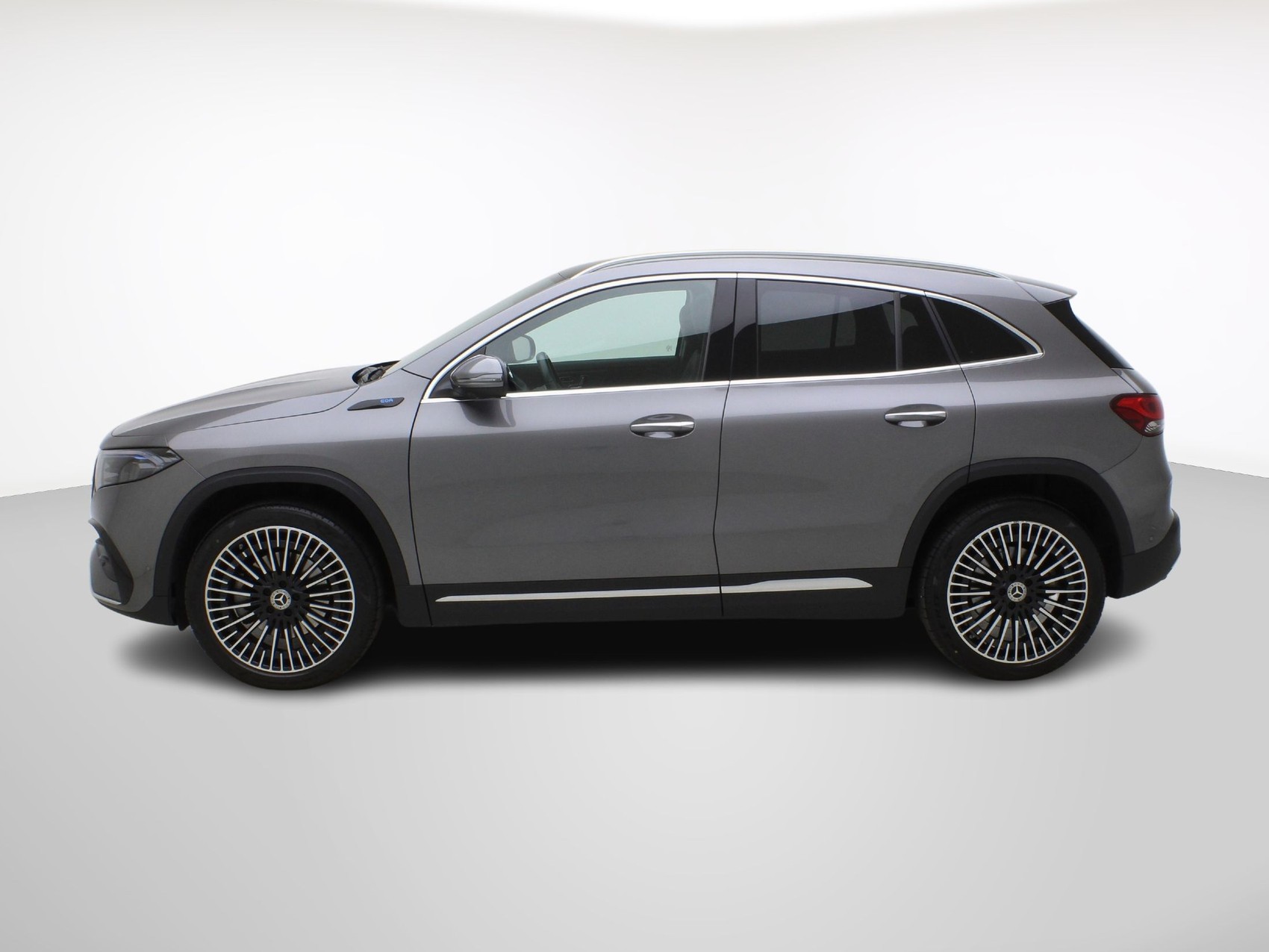 MERCEDES-BENZ EQA 250 AMG Line-image-2