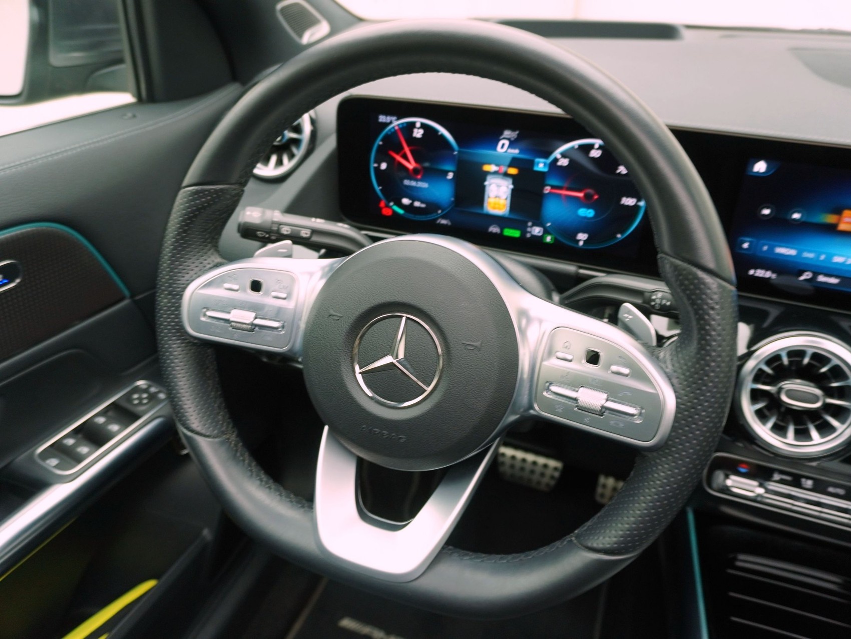 MERCEDES-BENZ EQA 250 AMG Line-image-11