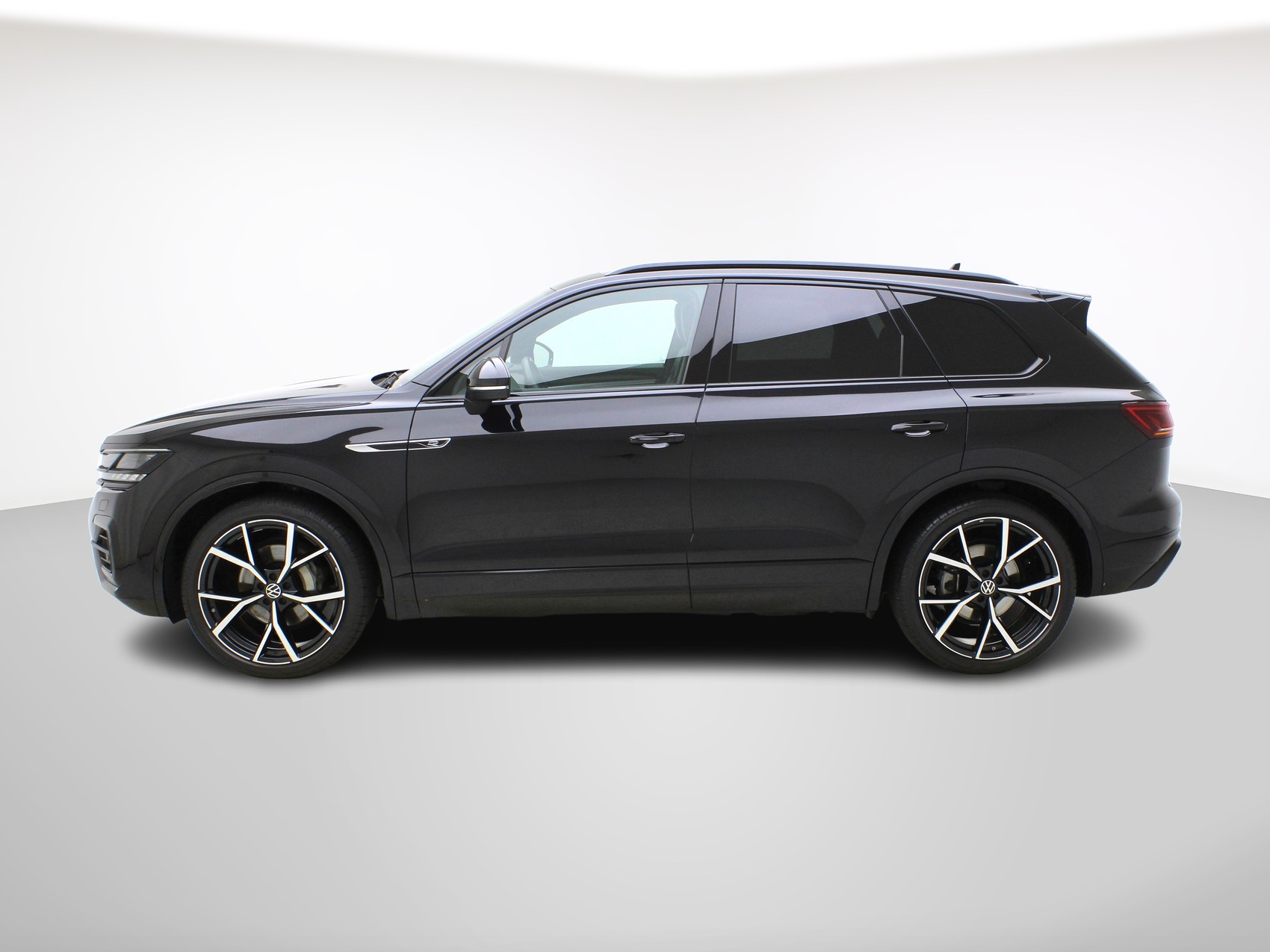 VW Touareg 3.0 V6 TDI R-Line Black Style 4Motion-image-1