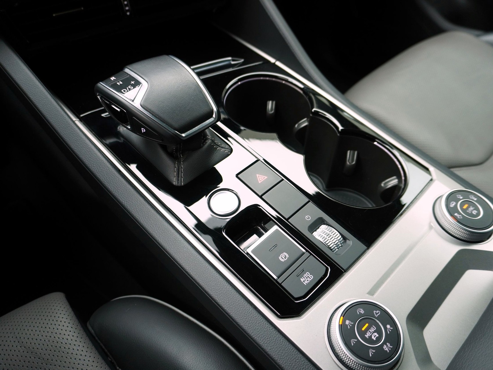 VW Touareg 3.0 V6 TDI R-Line Black Style 4Motion-image-13