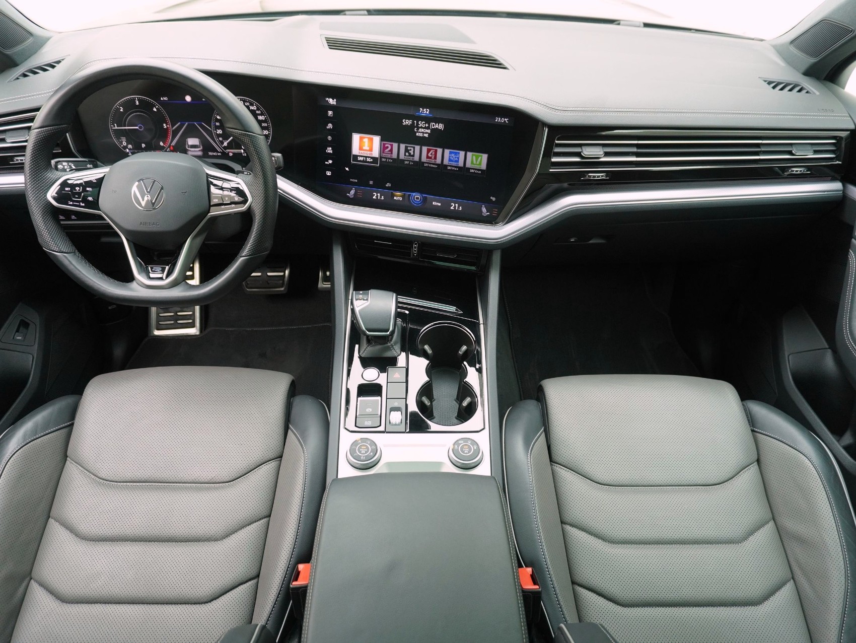 VW Touareg 3.0 V6 TDI R-Line Black Style 4Motion-image-12