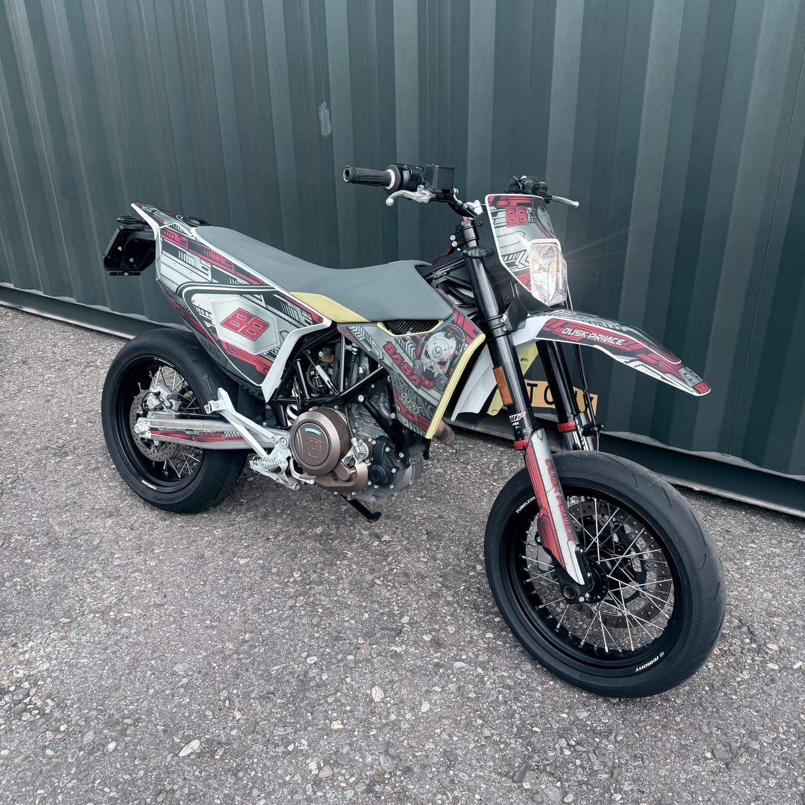 HUSQVARNA 701 Supermoto