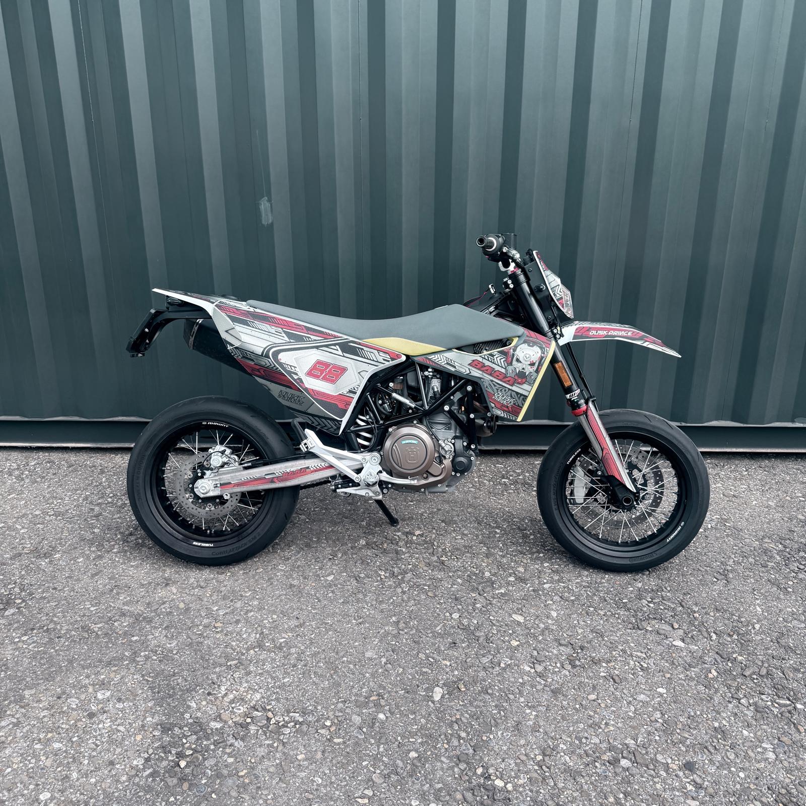HUSQVARNA 701 Supermoto-showroom-element-2