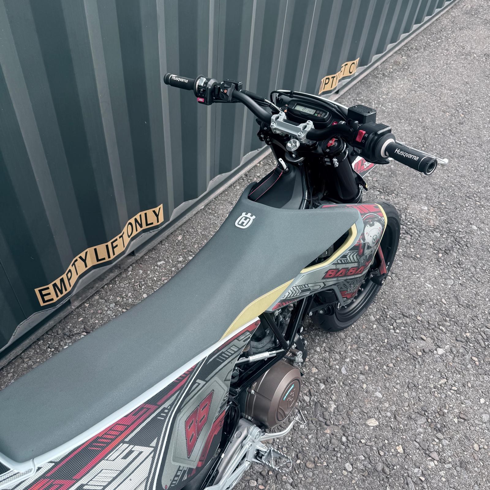 HUSQVARNA 701 Supermoto-image-4