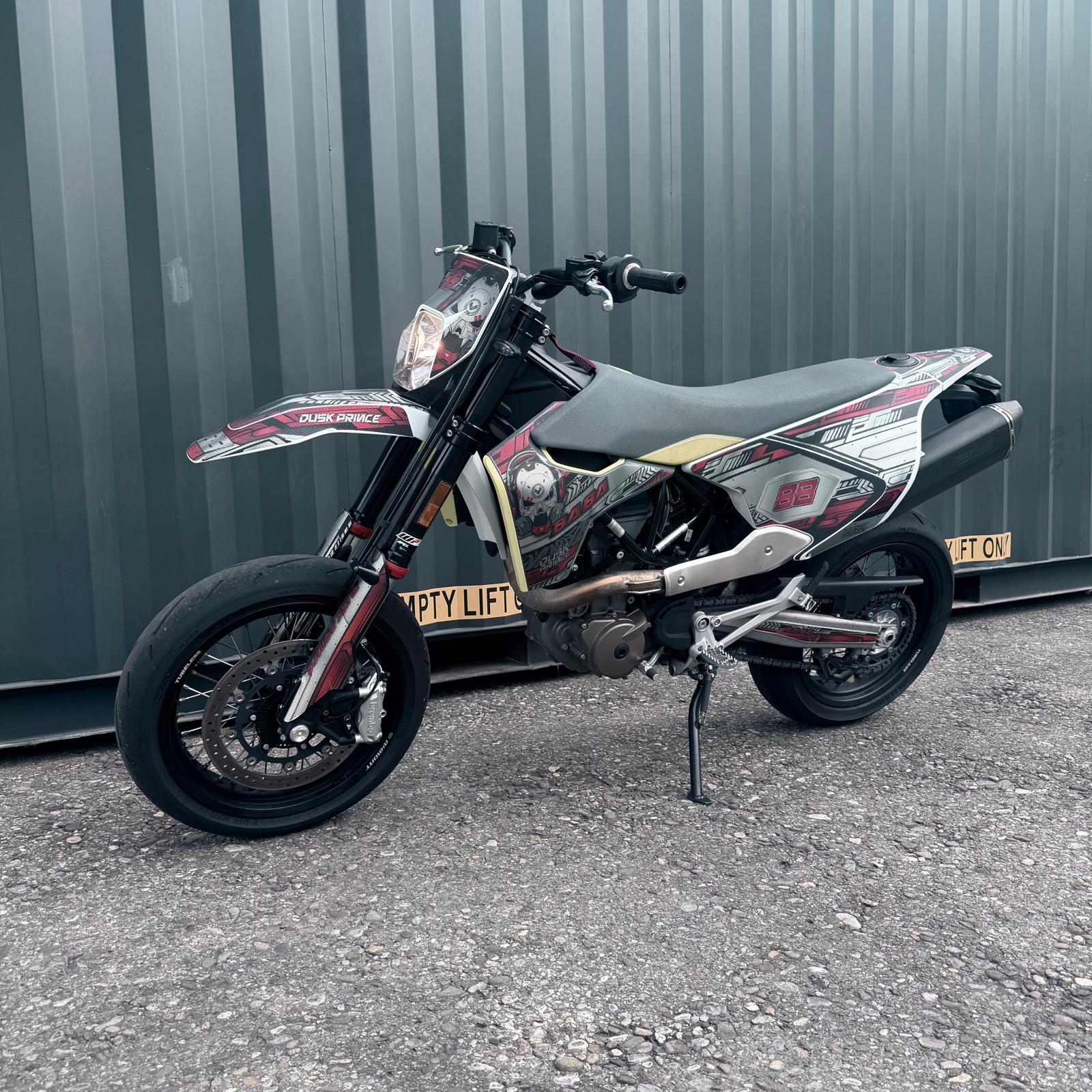 HUSQVARNA 701 Supermoto-showroom-element-3
