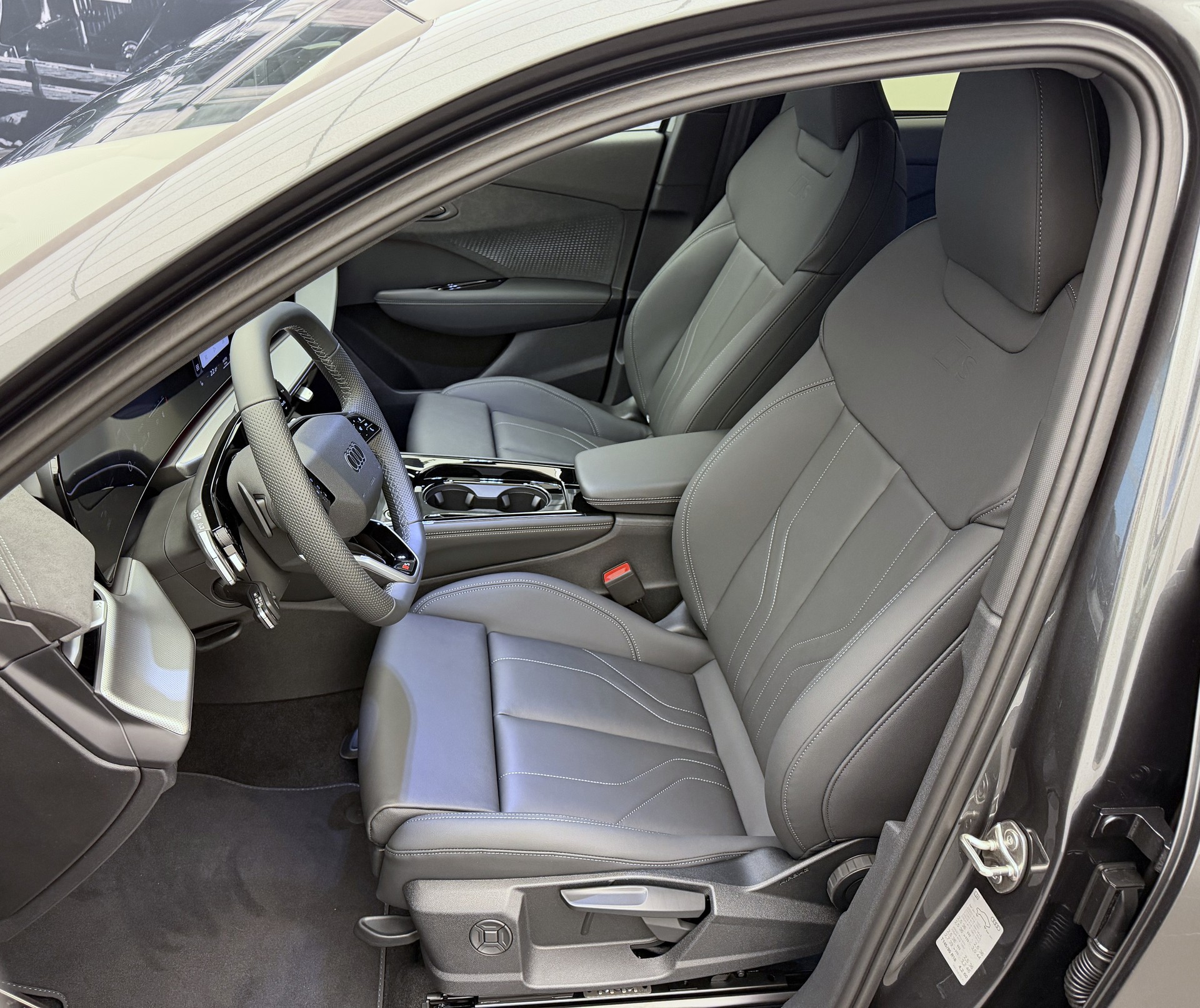 AUDI Q3 SUV TFSI quattro 195 kW S tronic-image-5