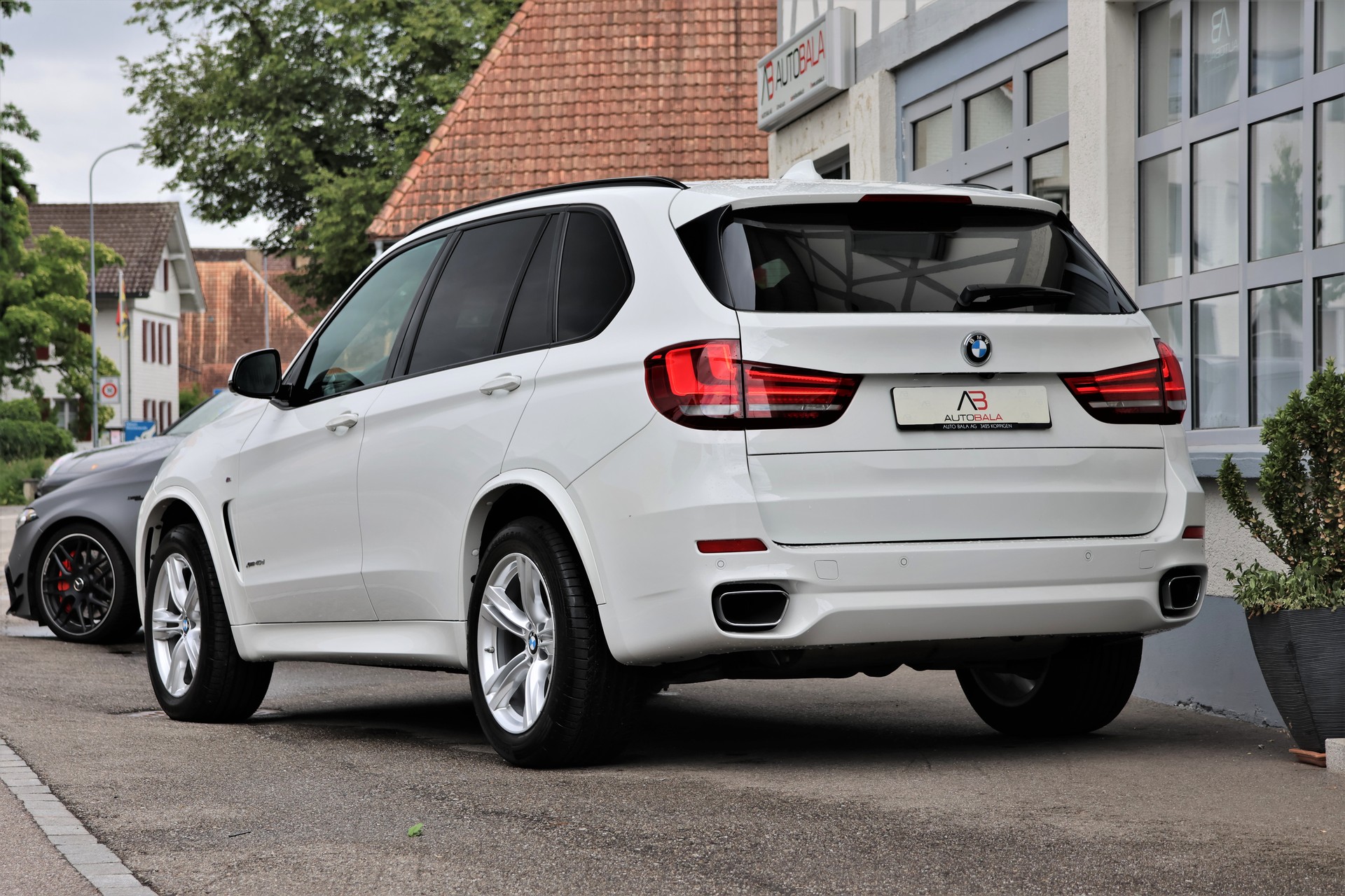 BMW X5 xDrive 40d Steptronic M-Sport 7 Plätzer + 3.5T AHK (CH)-image-2