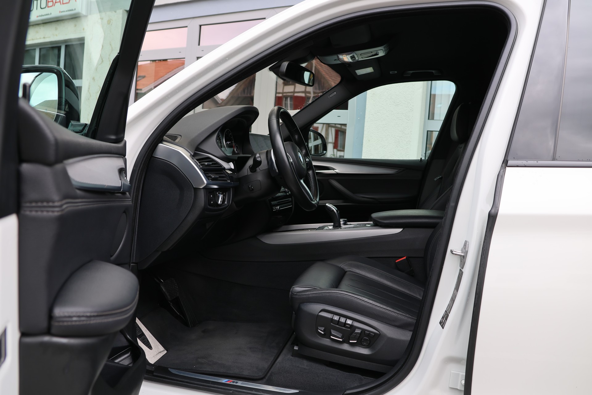 BMW X5 xDrive 40d Steptronic M-Sport 7 Plätzer + 3.5T AHK (CH)-image-8
