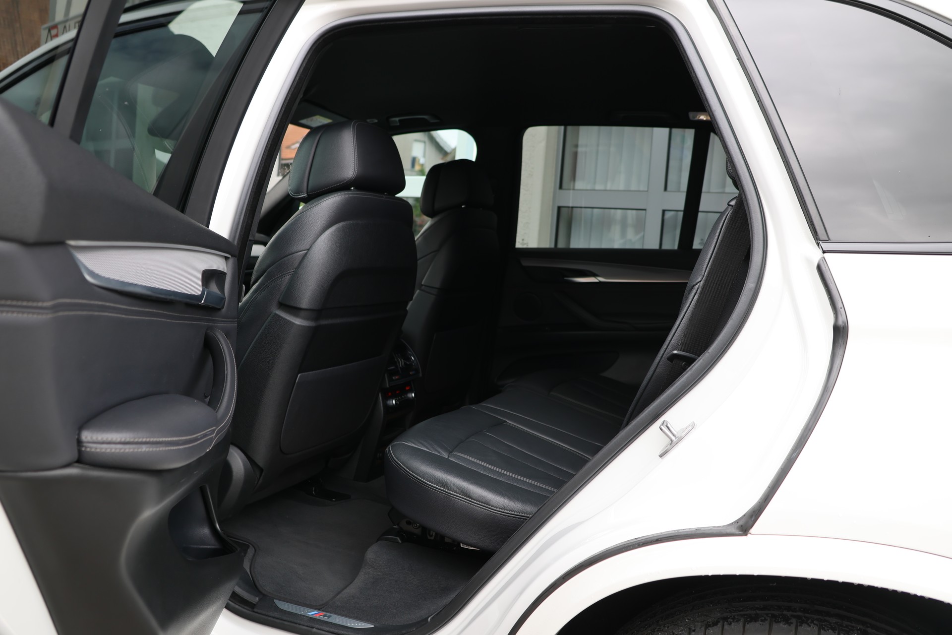 BMW X5 xDrive 40d Steptronic M-Sport 7 Plätzer + 3.5T AHK (CH)-image-11