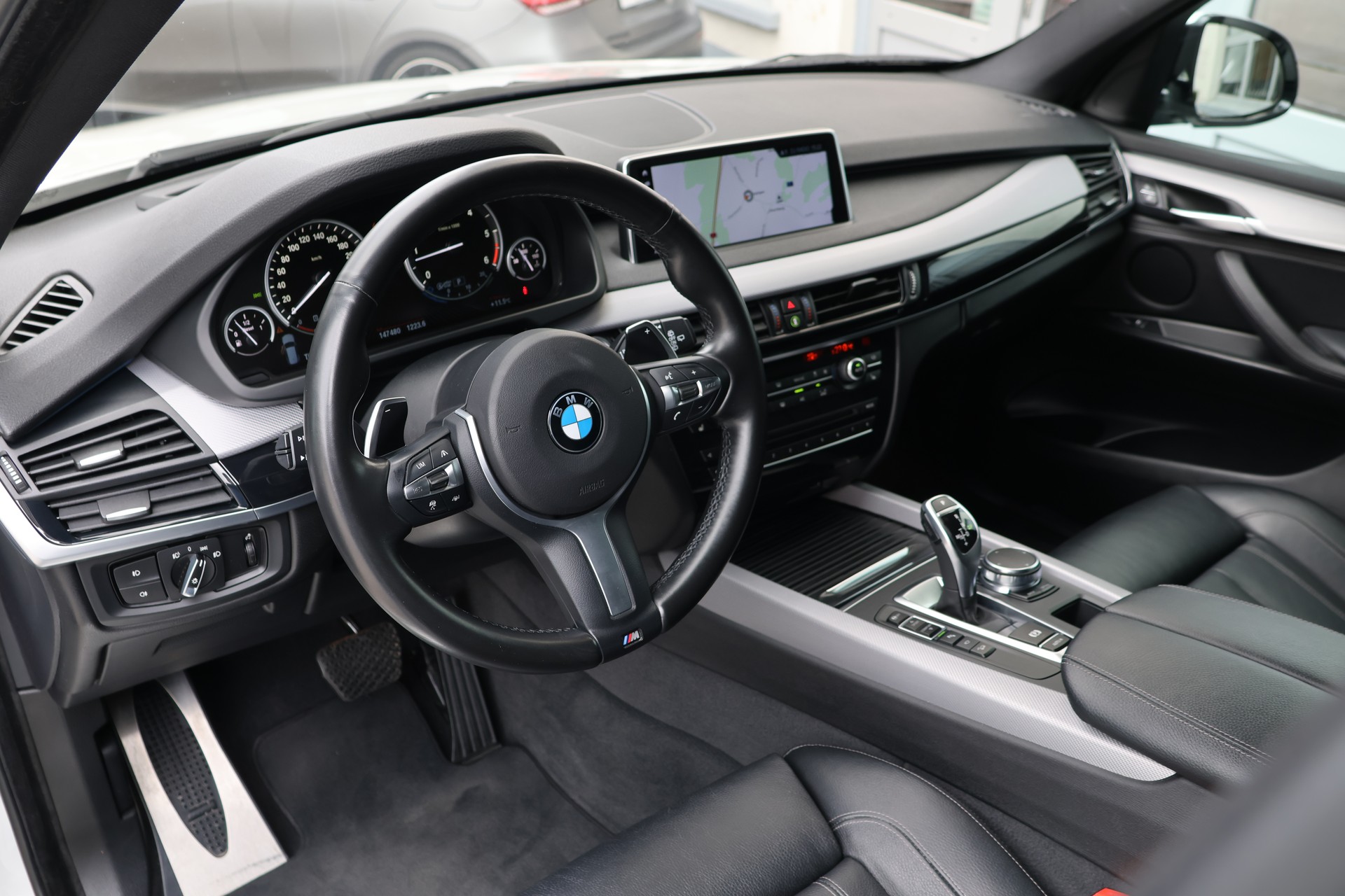 BMW X5 xDrive 40d Steptronic M-Sport 7 Plätzer + 3.5T AHK (CH)-image-9