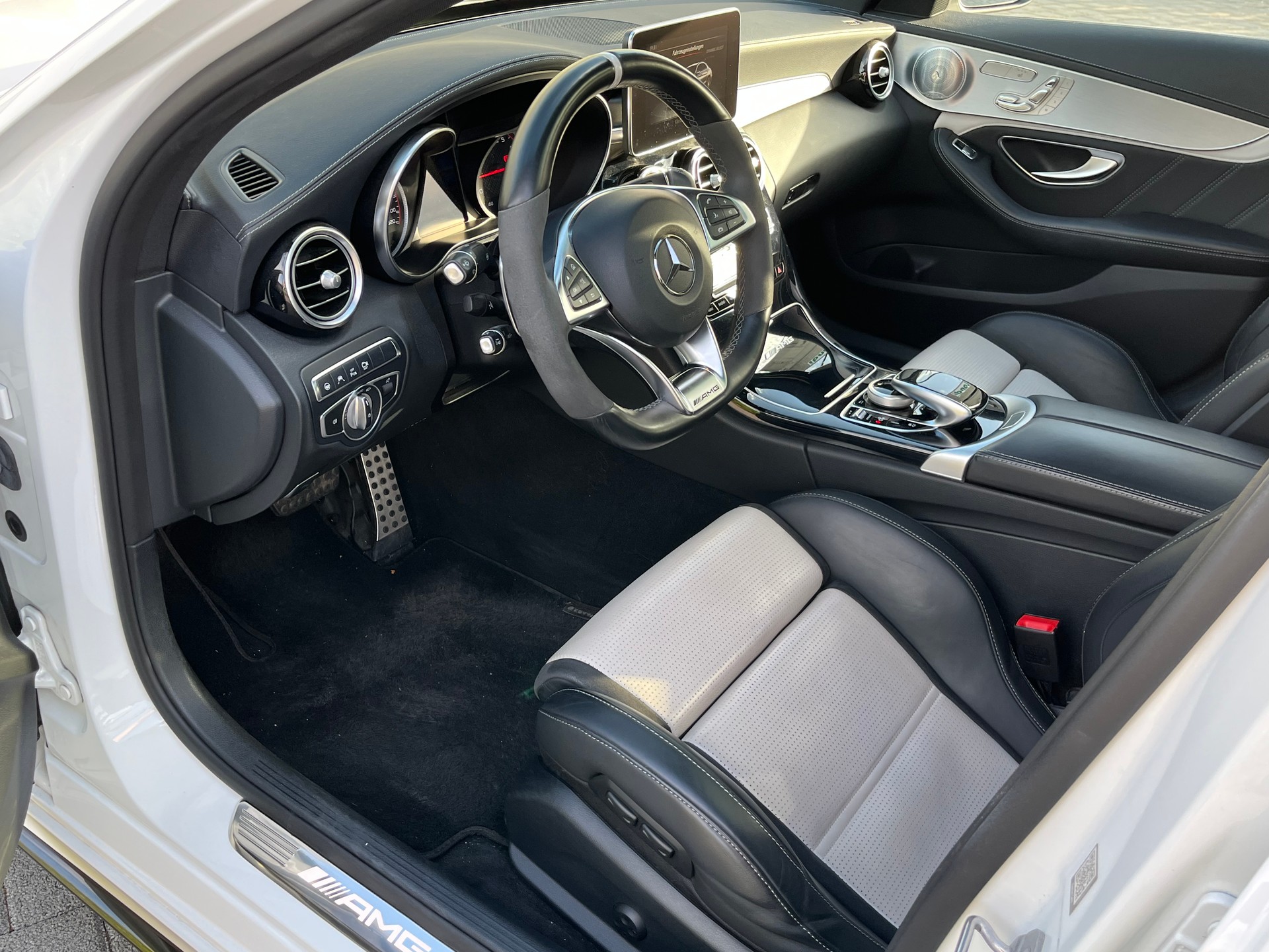 MERCEDES-BENZ C 63 S AMG-image-13