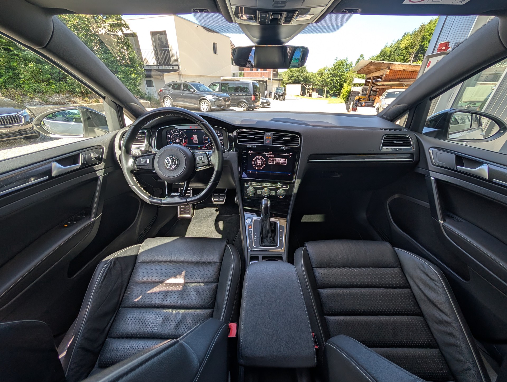 VW Golf Variant 2.0 TSI R 4Motion DSG-image-6