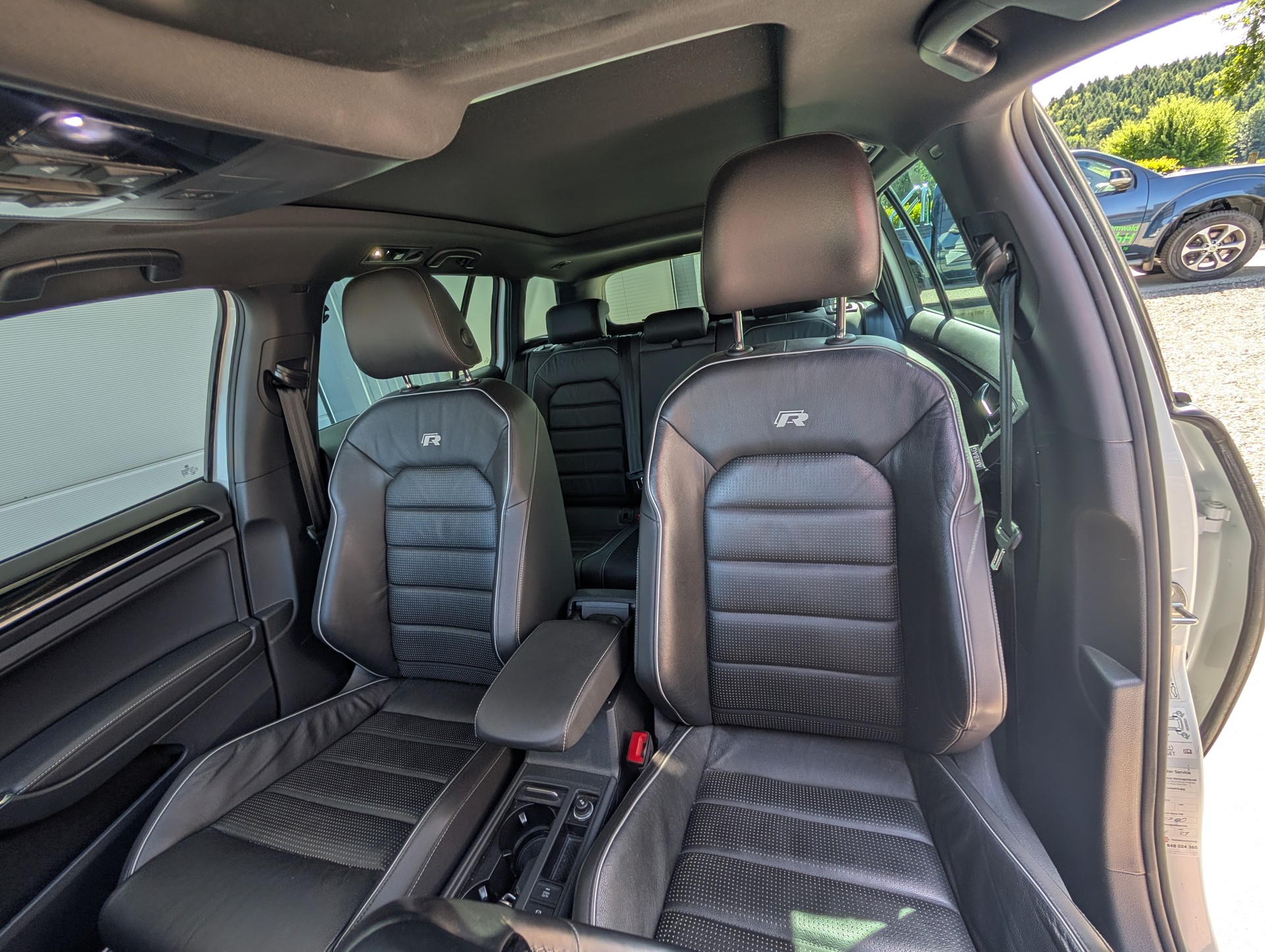 VW Golf Variant 2.0 TSI R 4Motion DSG-image-7