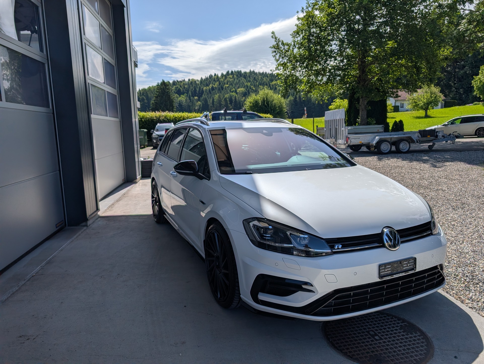 VW Golf Variant 2.0 TSI R 4Motion DSG-image-3