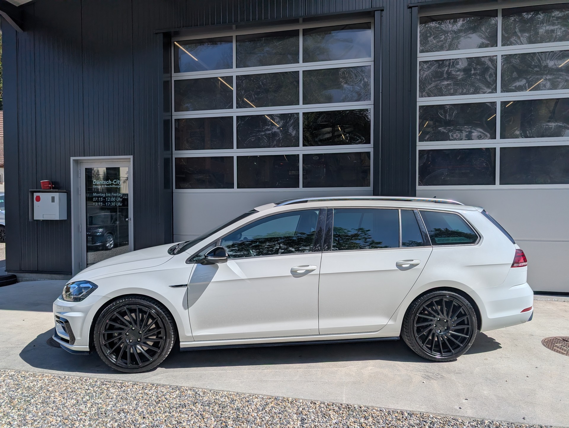 VW Golf Variant 2.0 TSI R 4Motion DSG-image-1