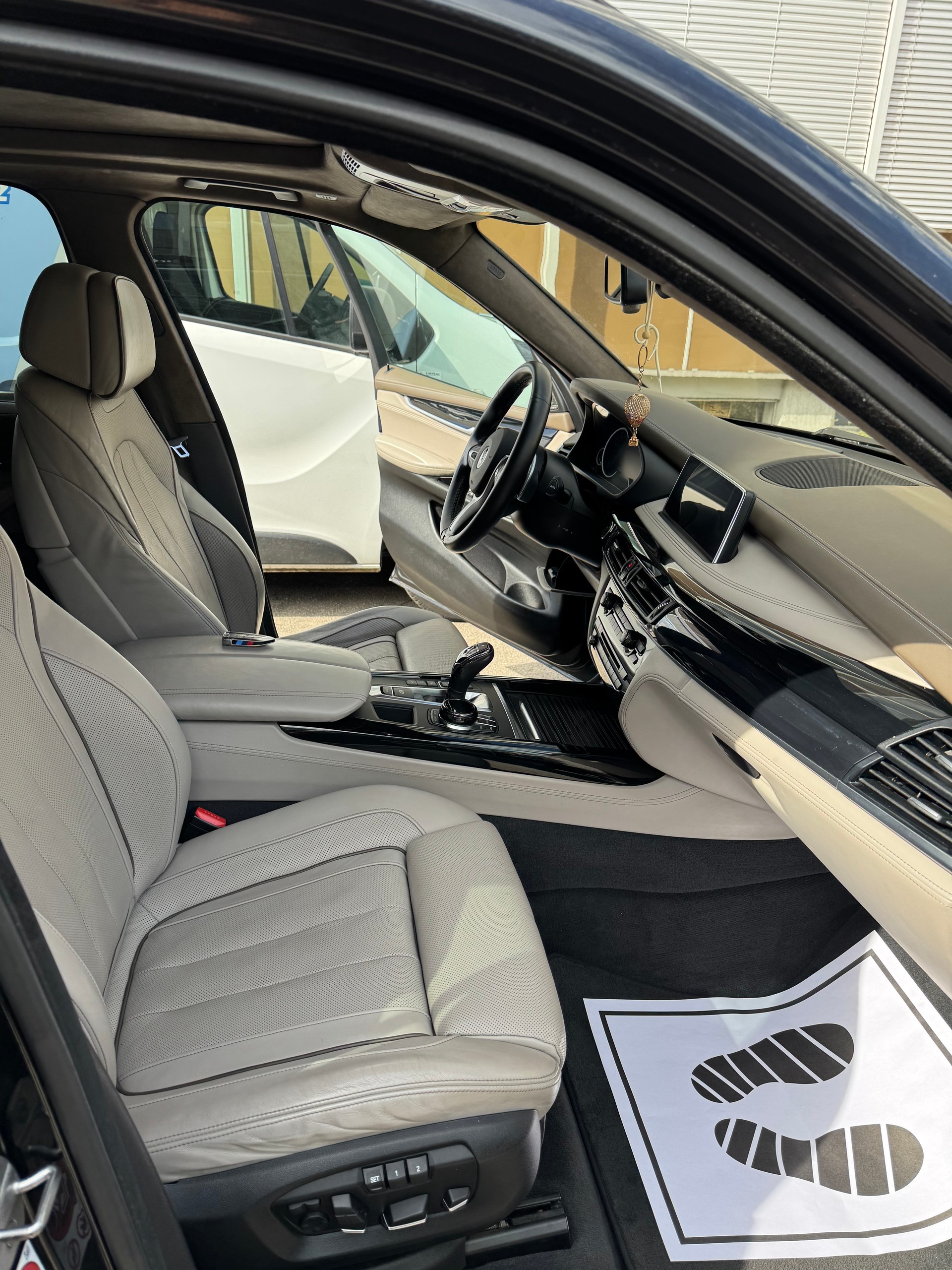 BMW X5 xDrive M50d Steptronic-image-8